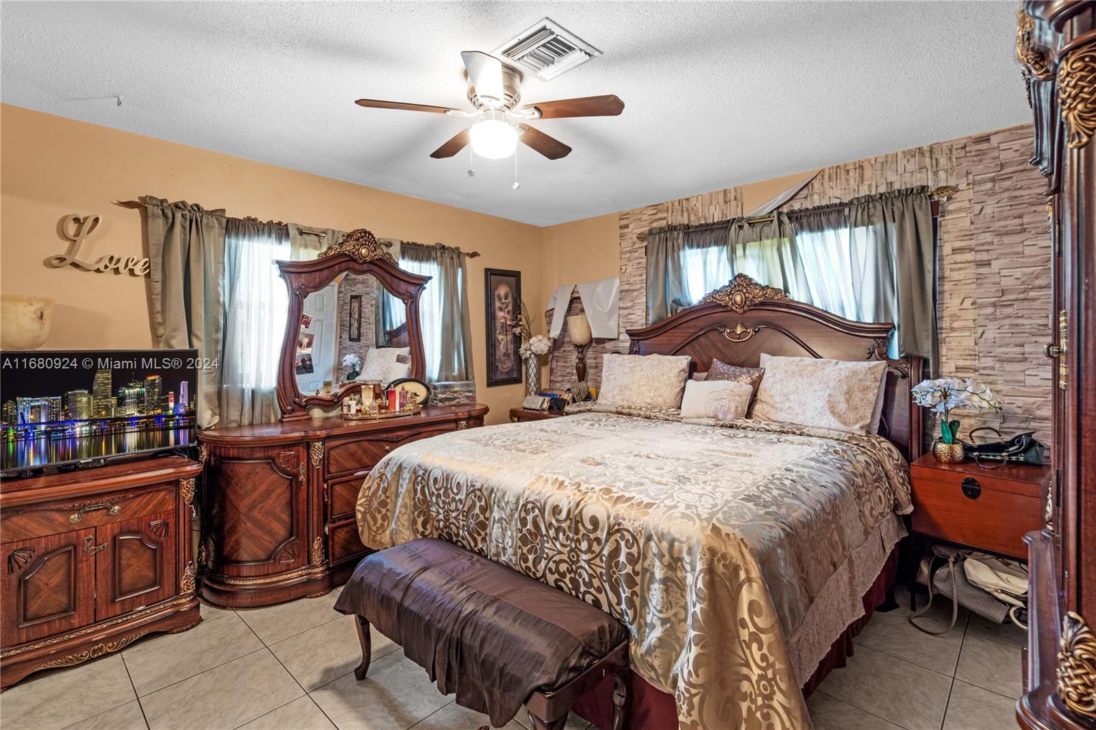 SUNRISE GOLF VILLAGE SEC - Residential