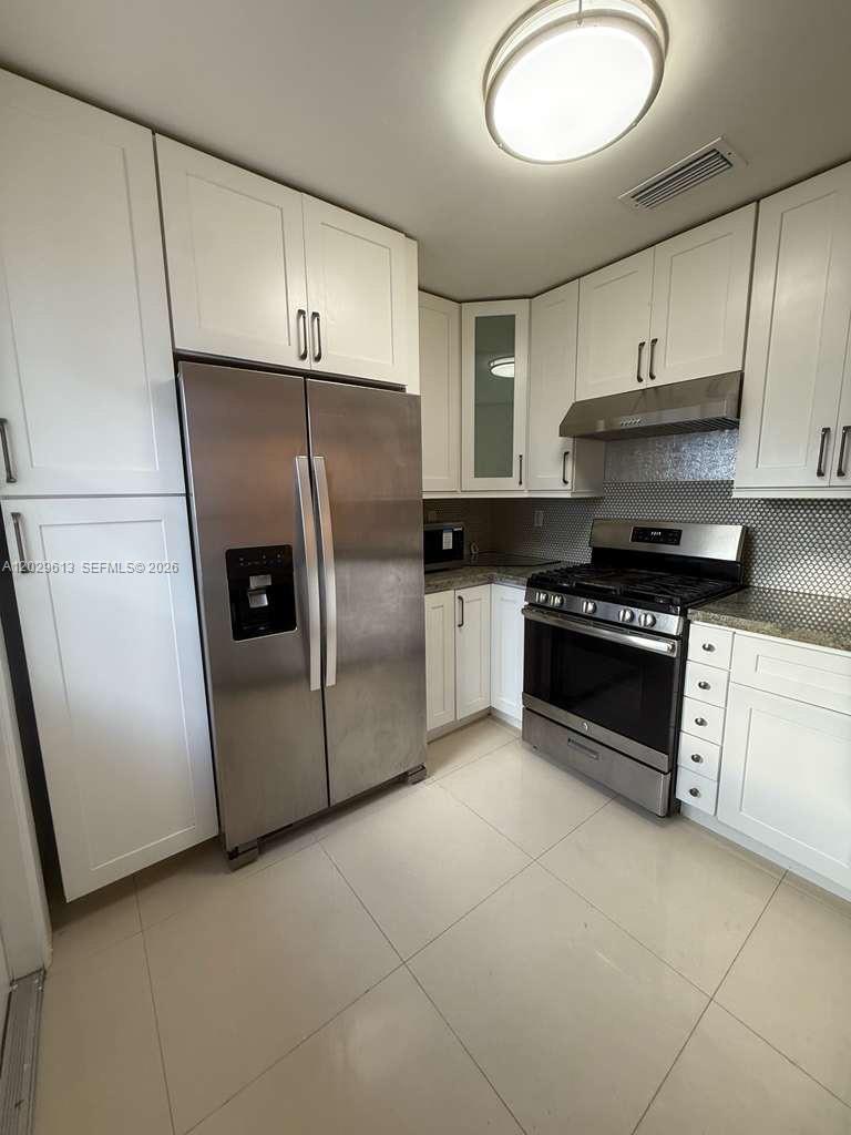 KIRK ESTATES 88-25 - Residential Lease