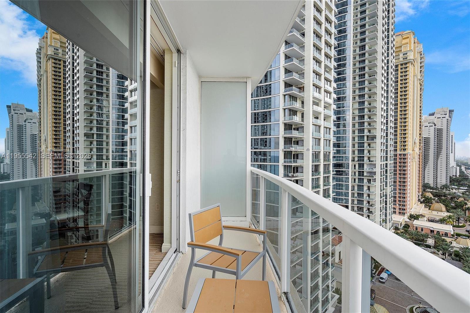 TRUMP INTERNATIONAL SONES - Residential