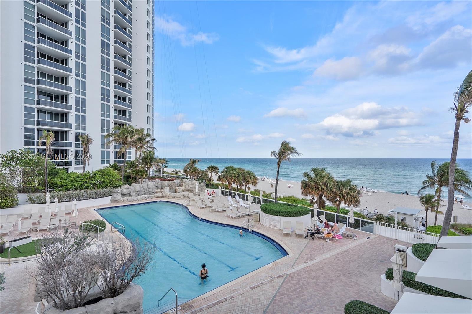 TRUMP INTERNATIONAL SONES - Residential