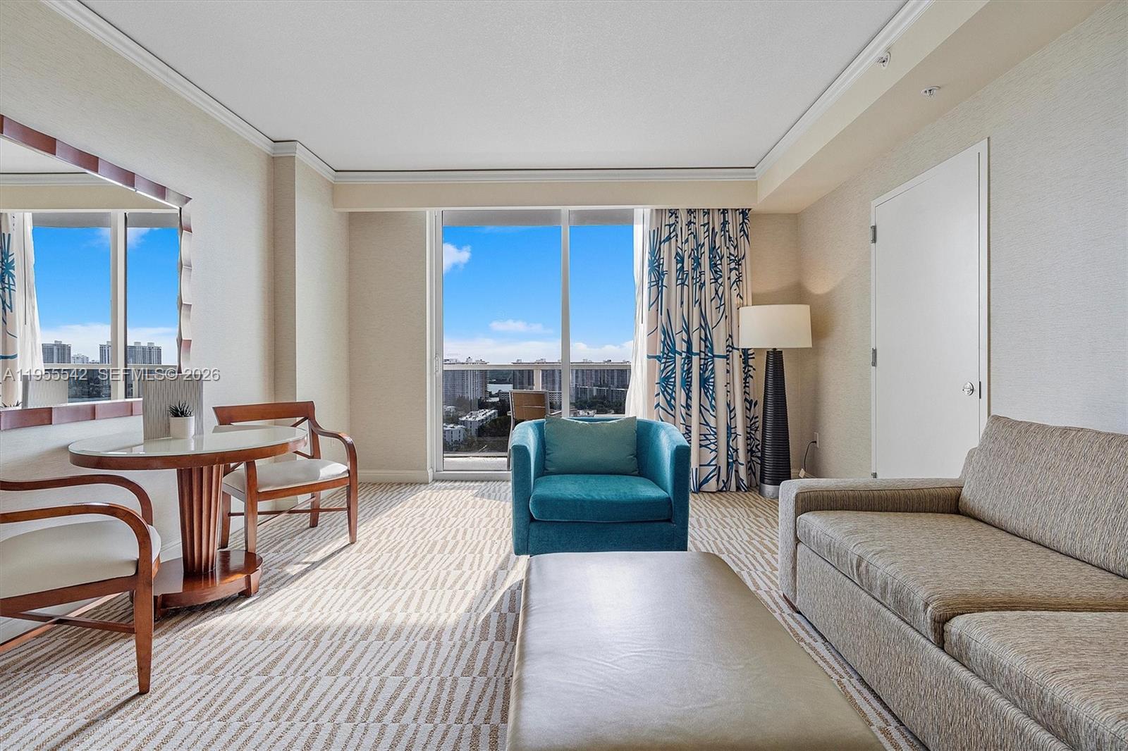 TRUMP INTERNATIONAL SONES - Residential