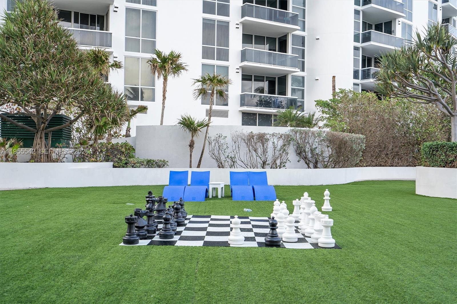 TRUMP INTERNATIONAL SONES - Residential