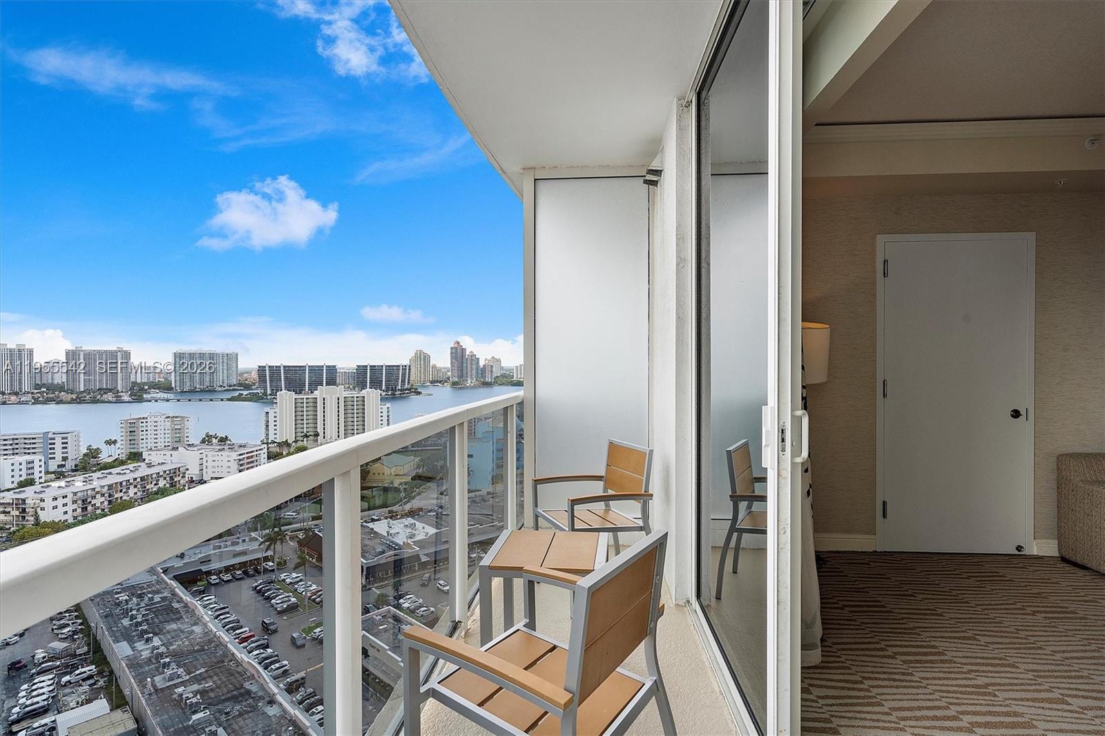 TRUMP INTERNATIONAL SONES - Residential