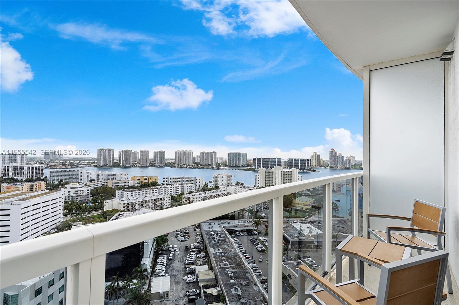 TRUMP INTERNATIONAL SONES - Residential