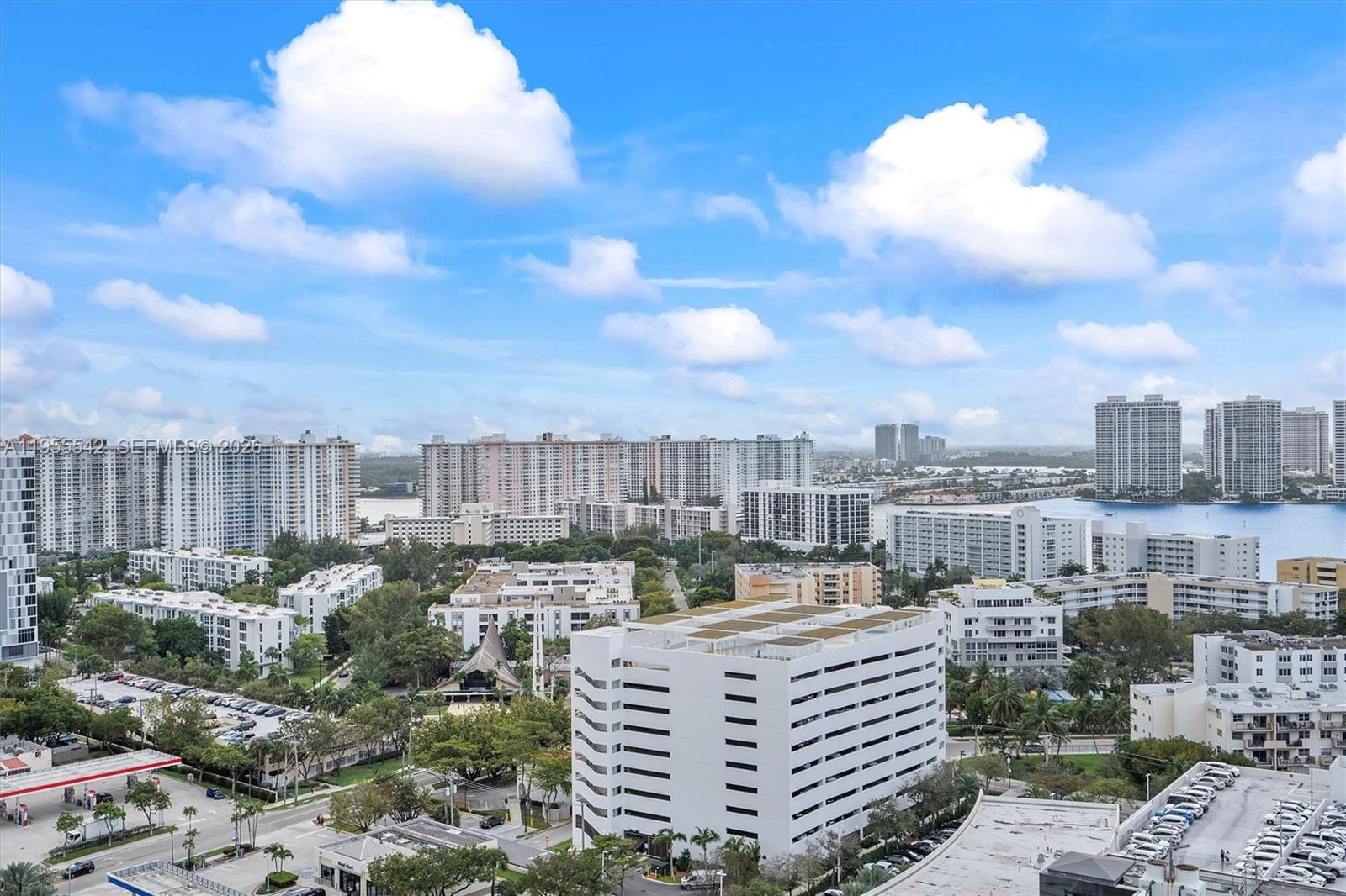 TRUMP INTERNATIONAL SONES - Residential