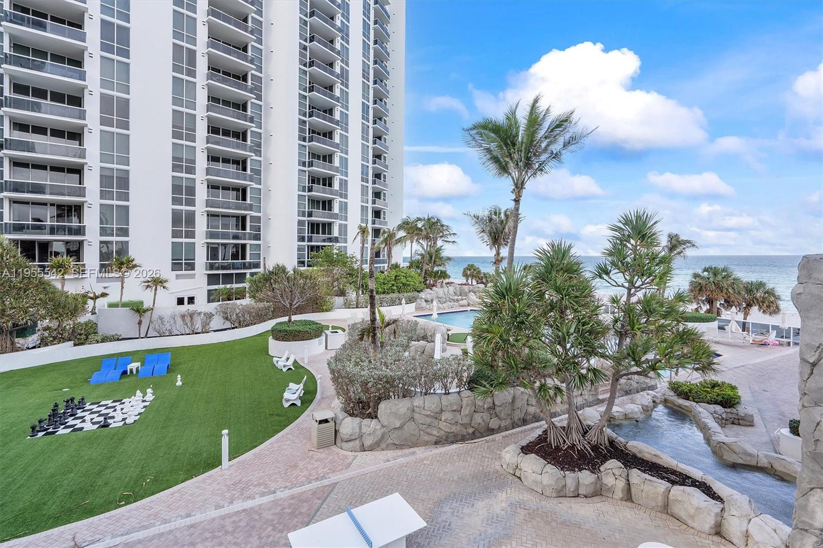 TRUMP INTERNATIONAL SONES - Residential