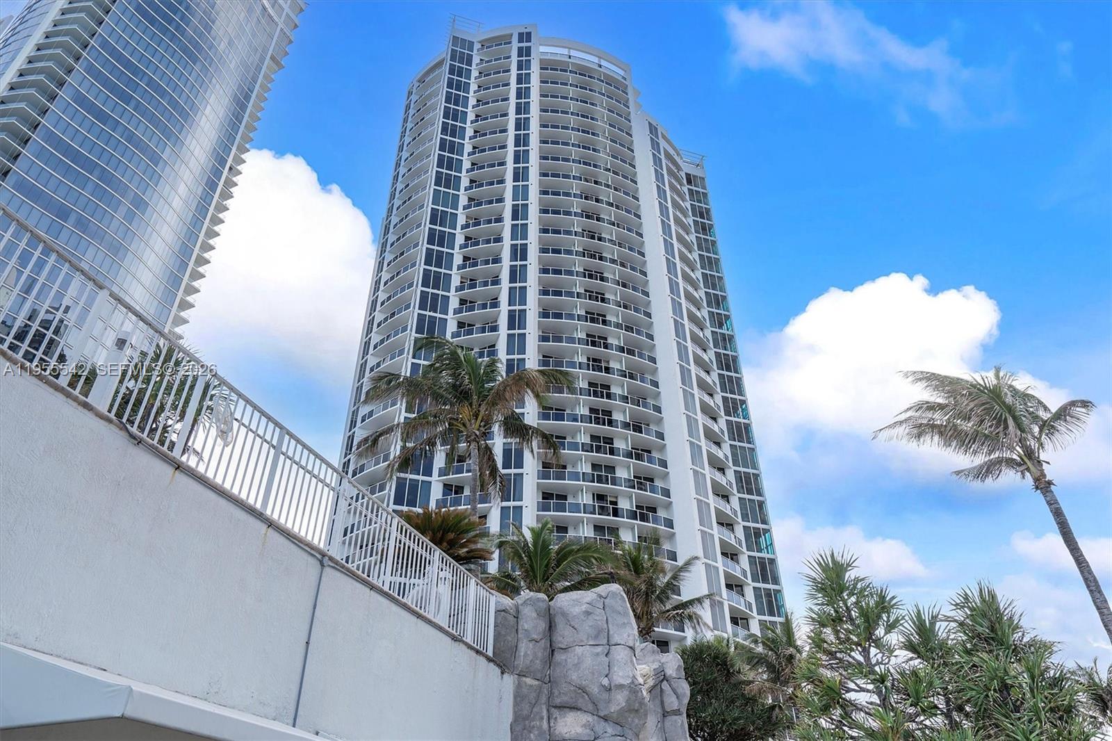 TRUMP INTERNATIONAL SONES - Residential