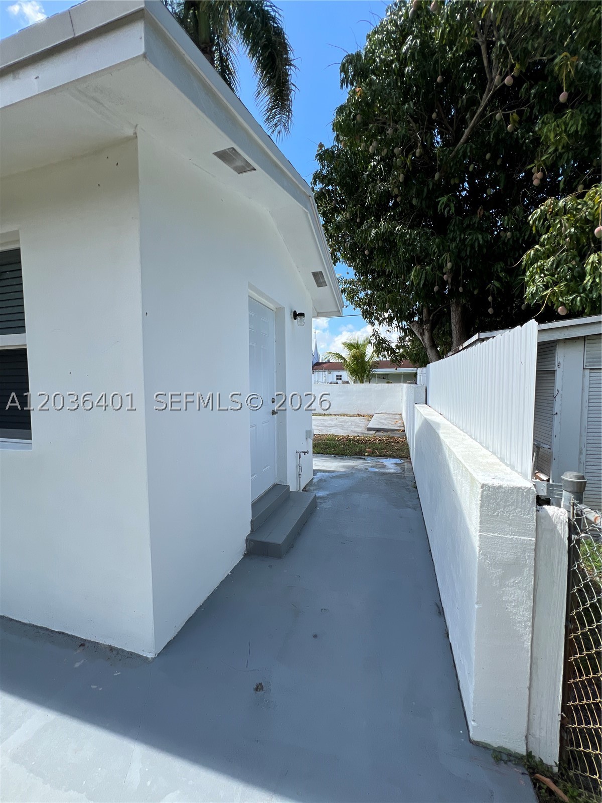 HOLLYWOOD LITTLE RANCHES - Residential Lease