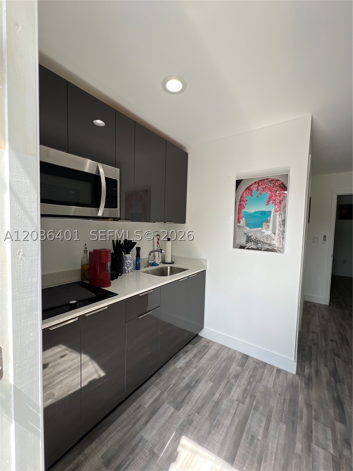 HOLLYWOOD LITTLE RANCHES - Residential Lease