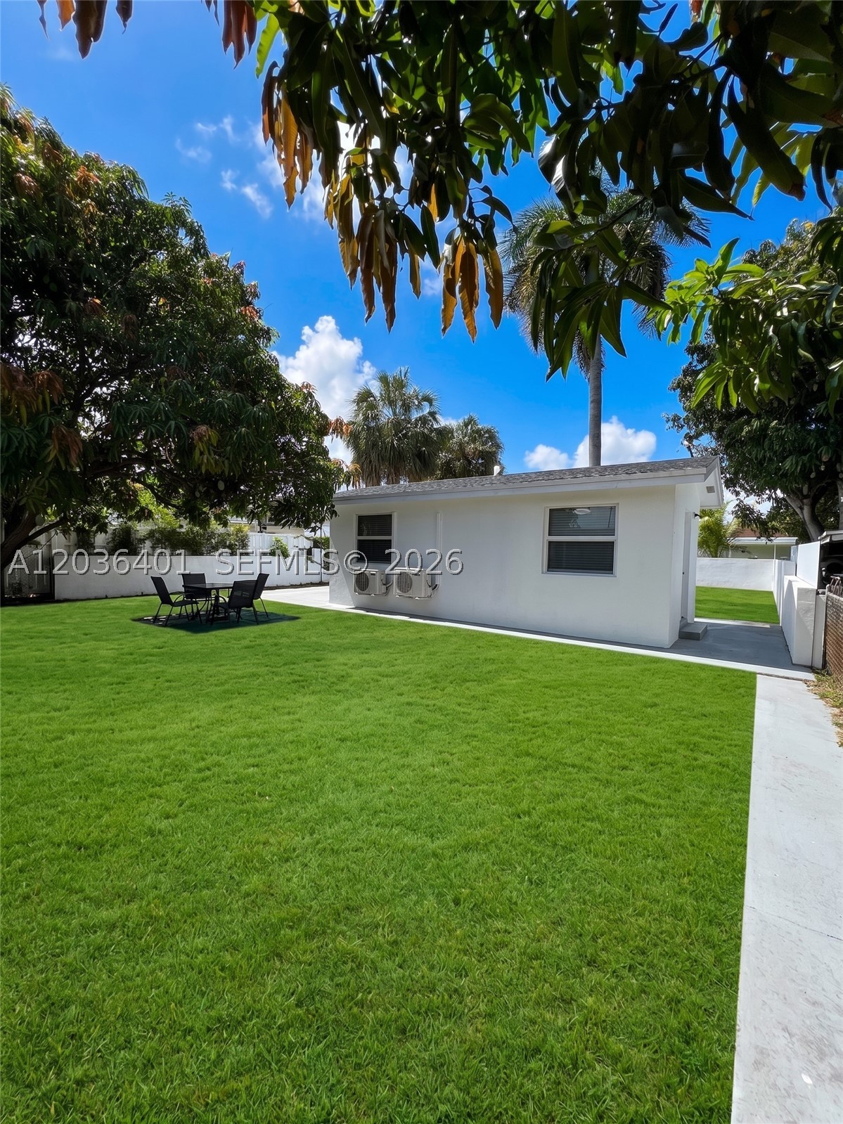 HOLLYWOOD LITTLE RANCHES - Residential Lease