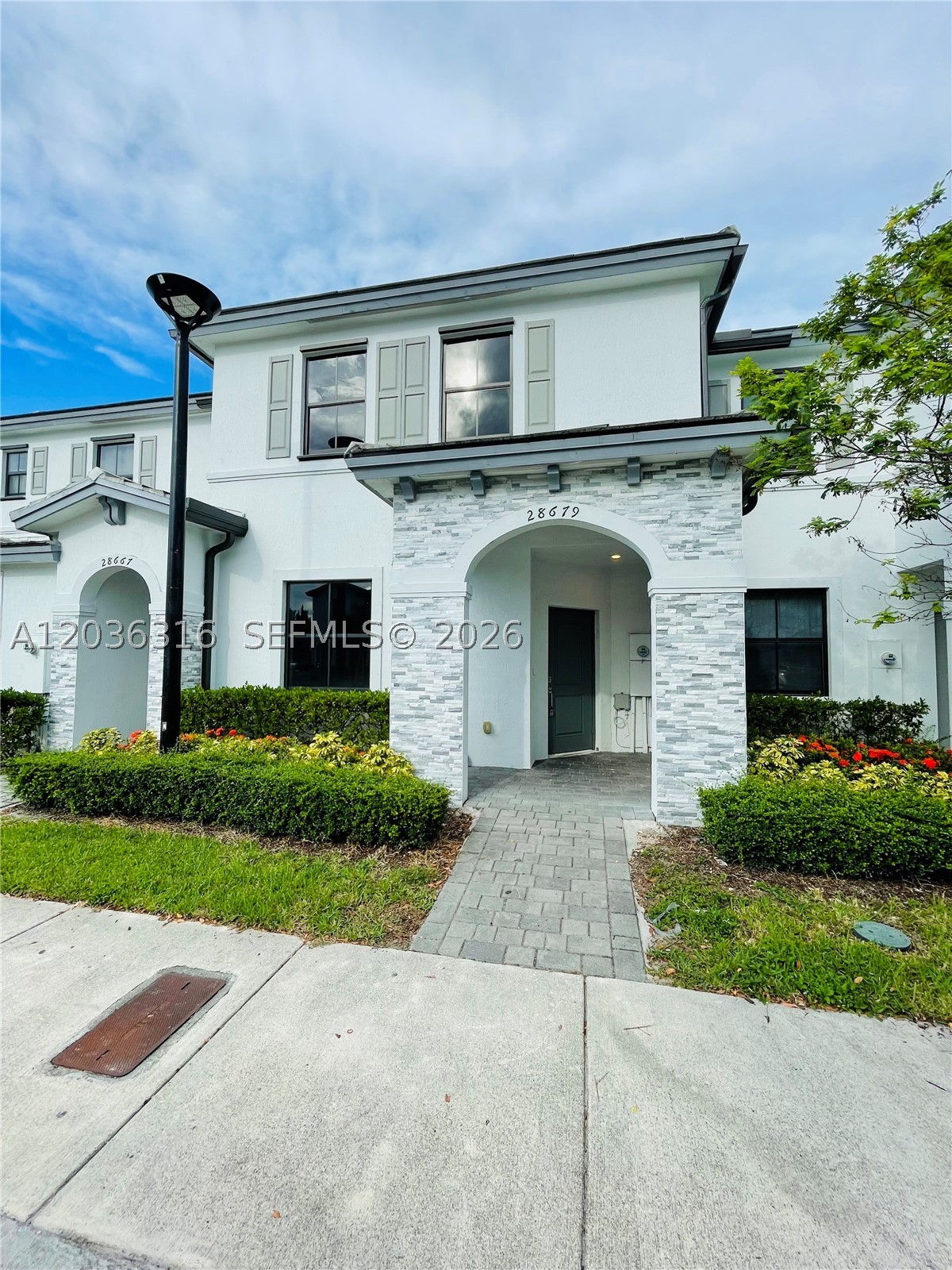 Beautifully Renovated 4BR/3BA Home in Homestead Move-In Ready! Freshly remodeled with modern finishes, updated kitchen and baths, spacious living areas, private yard, and convenient location near schools, shopping, and major highways. Section 8 Welc

Recently remodeled and move-in ready! This beautiful 4-bedroom, 3-baths (2.5) home features fresh paint, updated flooring, modern kitchen and bathrooms, spacious living areas, and plenty of natural light. Enjoy a private backyard, ample parking, and a convenient location close to schools, parks, shopping, and major highways. Well-maintained property in a quiet neighborhood. Housing vouchers are welcome. Clubhouse, pool, gym.