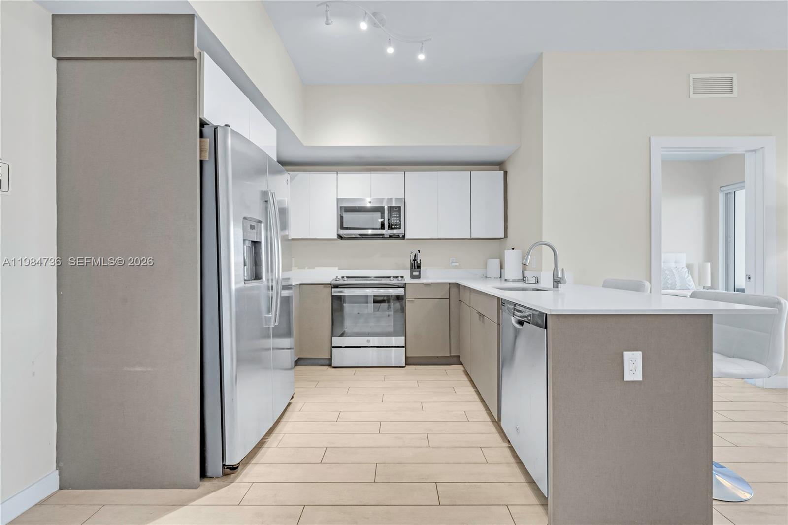 26 EDGEWATER CONDO - Residential Lease