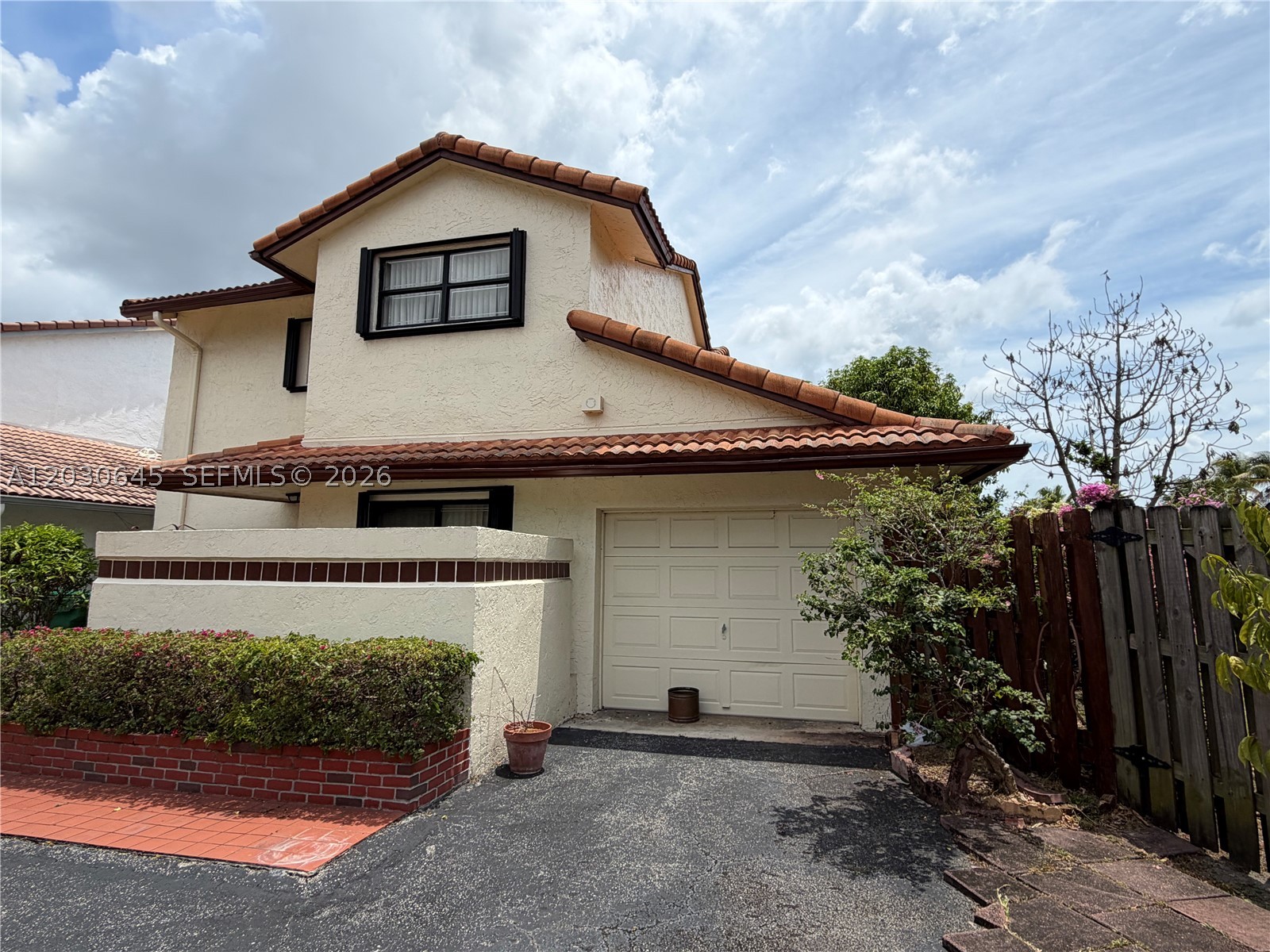 Amazing House Two- Story with a beautiful patio whit many fruit plants.
The House is in its Original Condition. AS IS contract.