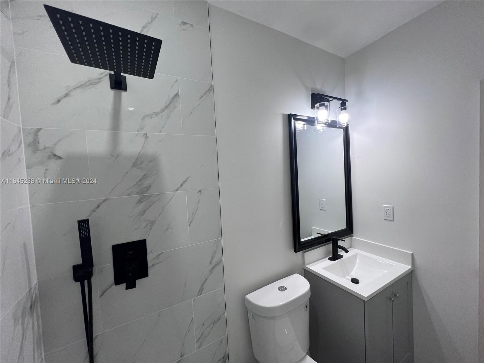LAKE VENETIAN - Residential Lease