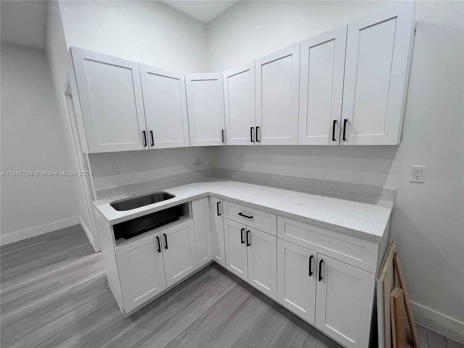 LAKE VENETIAN - Residential Lease