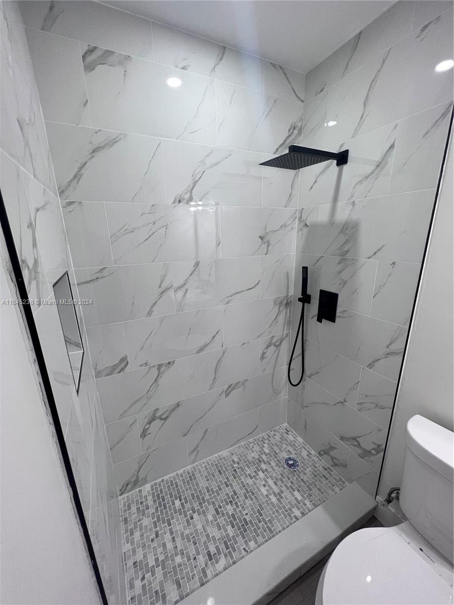 LAKE VENETIAN - Residential Lease