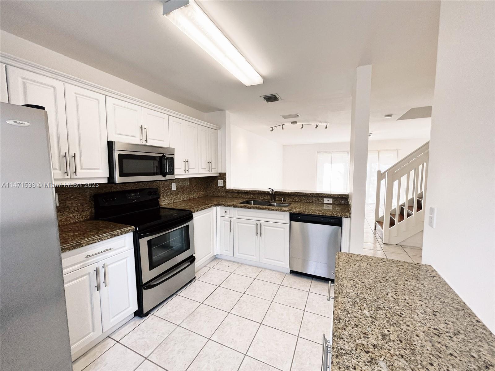 SPACIOUS 2-STORY TOWNHOME 3BD, 2.5 BA, GATED COMMUNITY OF "MALIBU BAY" AT CHAPEL TRAIL, S/S APPLIANCES. COMMUNITY AMENITIES INCL. CLUBHOUSE, COMMUNITY POOL, EXERCISE ROOM, & TENNIS COURTS, ACCESS TO ROSE PRICE PARK SWIMMING POOL, LIGHTED TENNIS COURTS, BASKETBALL COURTS, BASEBALL FIELD, PADDLEBALL COURTS, SHADED PLAYGROUND, WALKING/JOGGING PATH, INCLUDES XFINITY COMCAST CABLE & INTERNET, A+ SCHOOL DISTRICT, EXCELLENT LOCATION NEAR SHOPPING CENTERS, RESTAURANTS, & MAJOR HIGHWAYS, DON'T MISS IT!