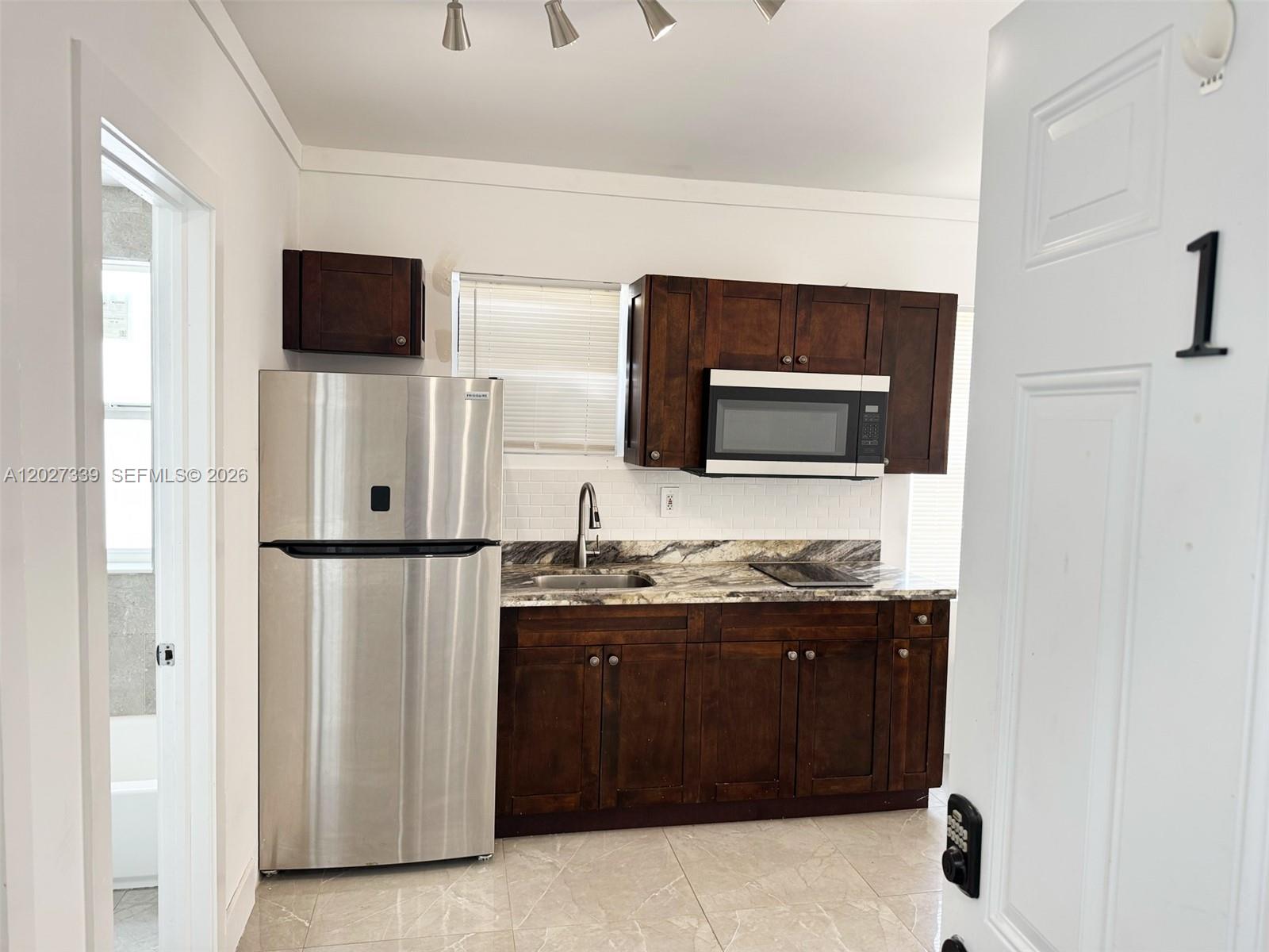 LAWRENCE EST LAND COS SUB - Residential Lease