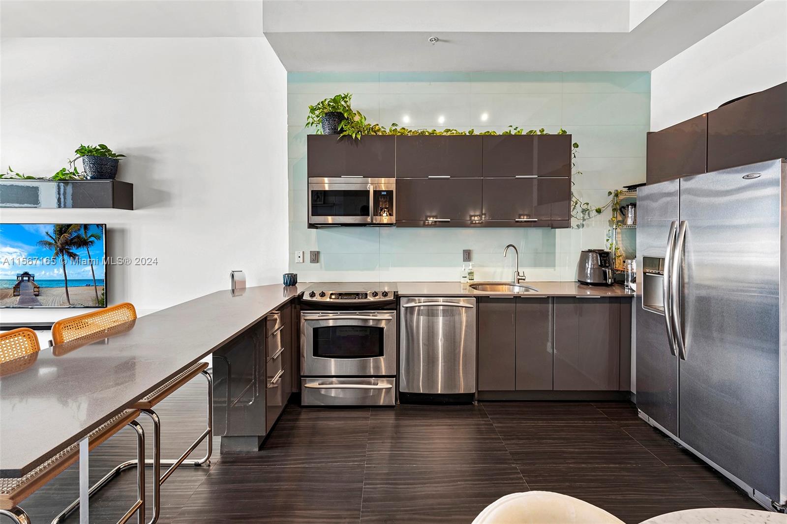 THE MERIDIAN CONDO - Residential