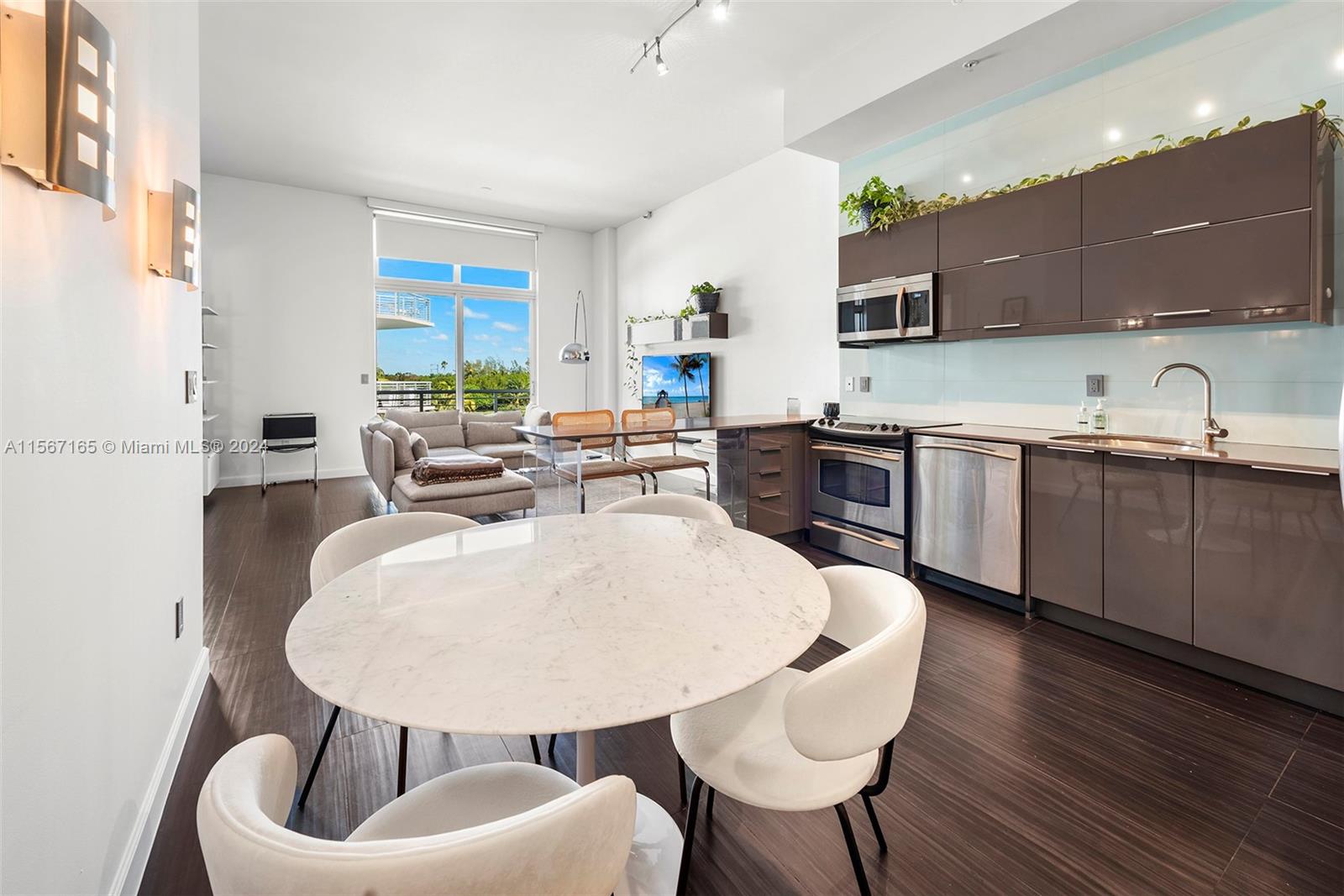THE MERIDIAN CONDO - Residential