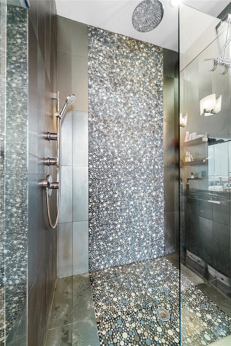 THE MERIDIAN CONDO - Residential