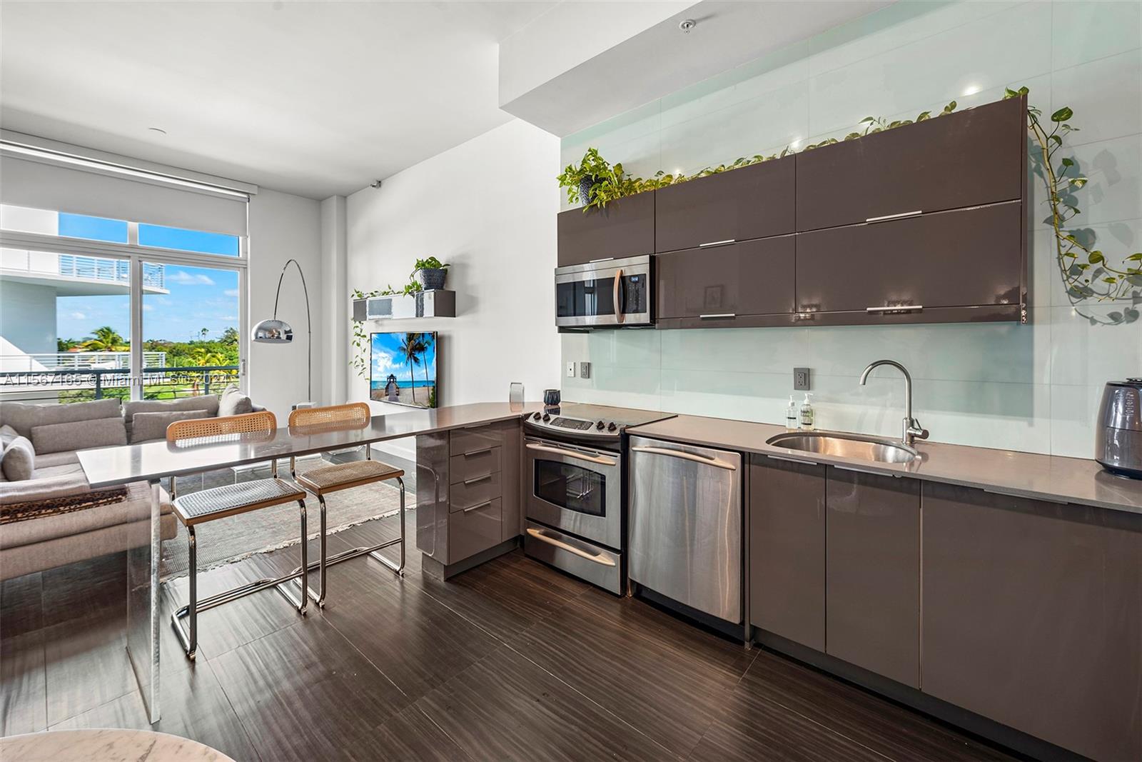 THE MERIDIAN CONDO - Residential