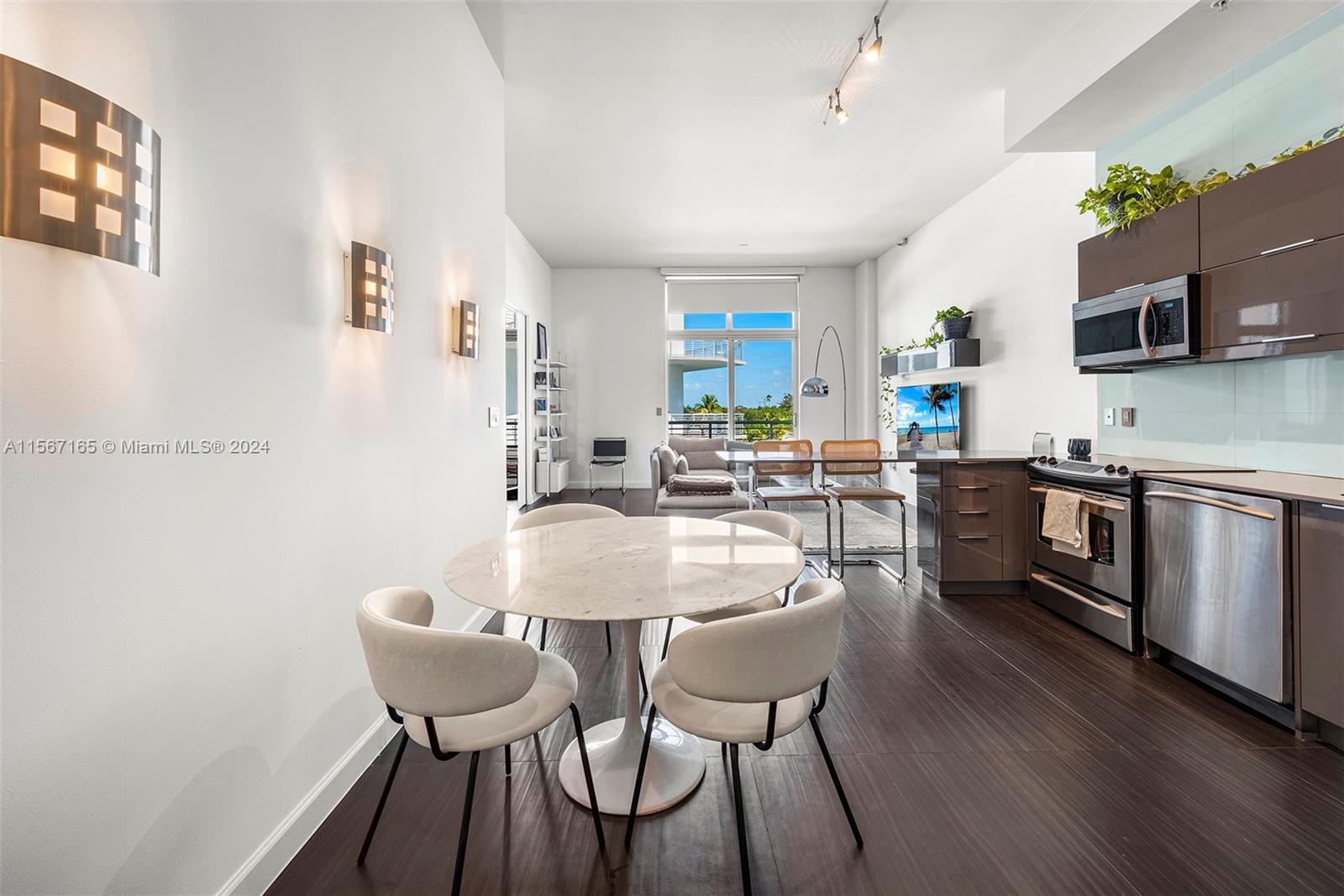 THE MERIDIAN CONDO - Residential