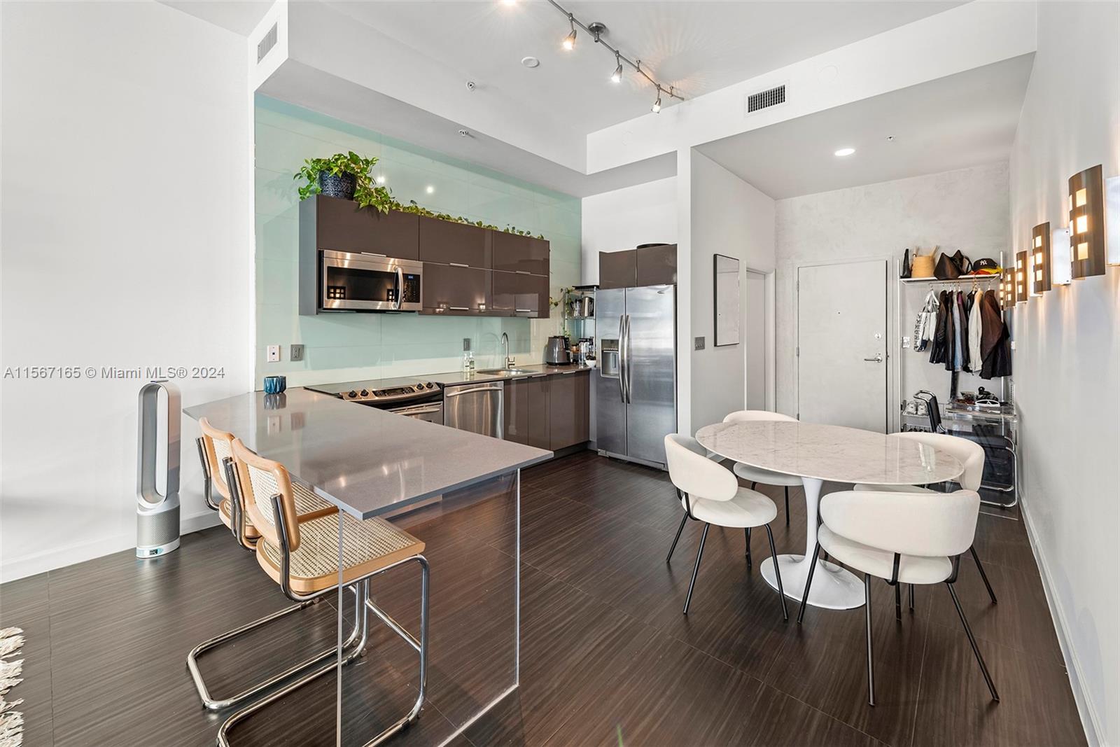 THE MERIDIAN CONDO - Residential