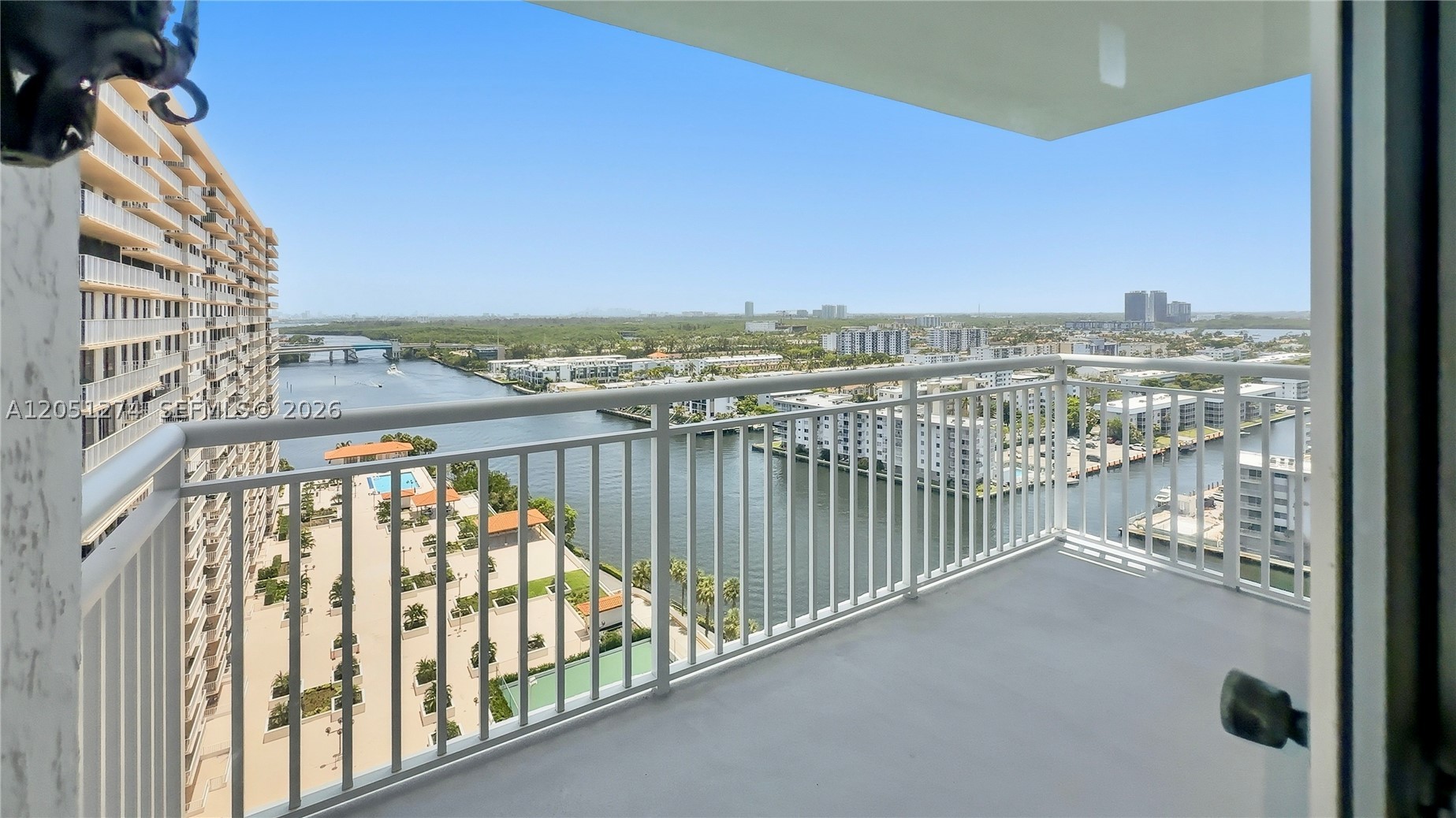 WINSTON TOWERS 500 CONDO - Residential