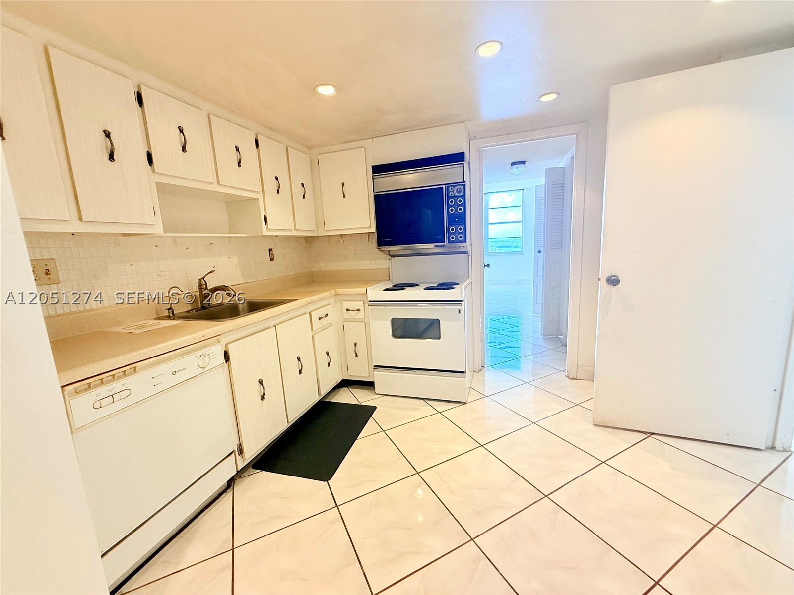 WINSTON TOWERS 500 CONDO - Residential