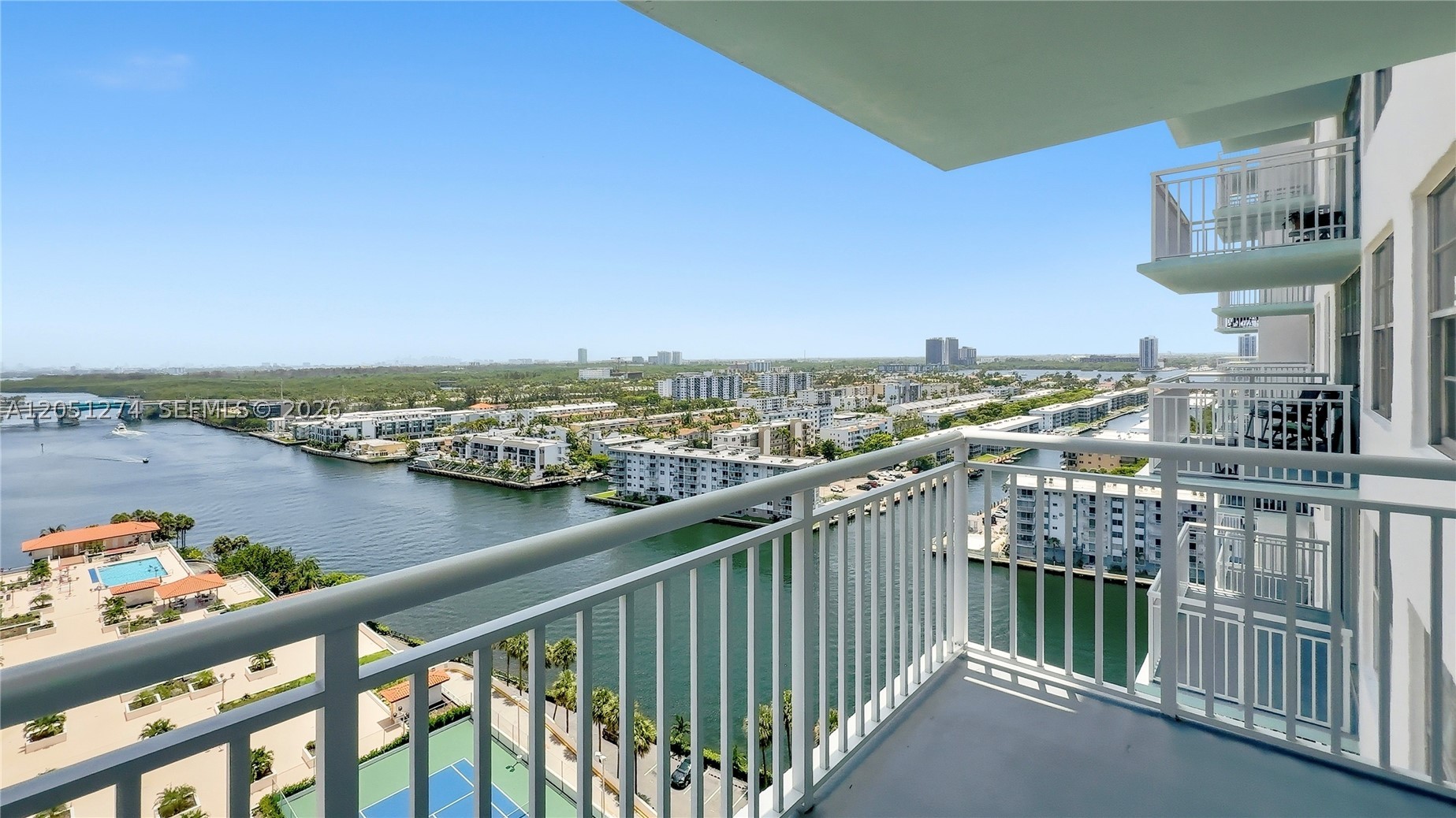 WINSTON TOWERS 500 CONDO - Residential
