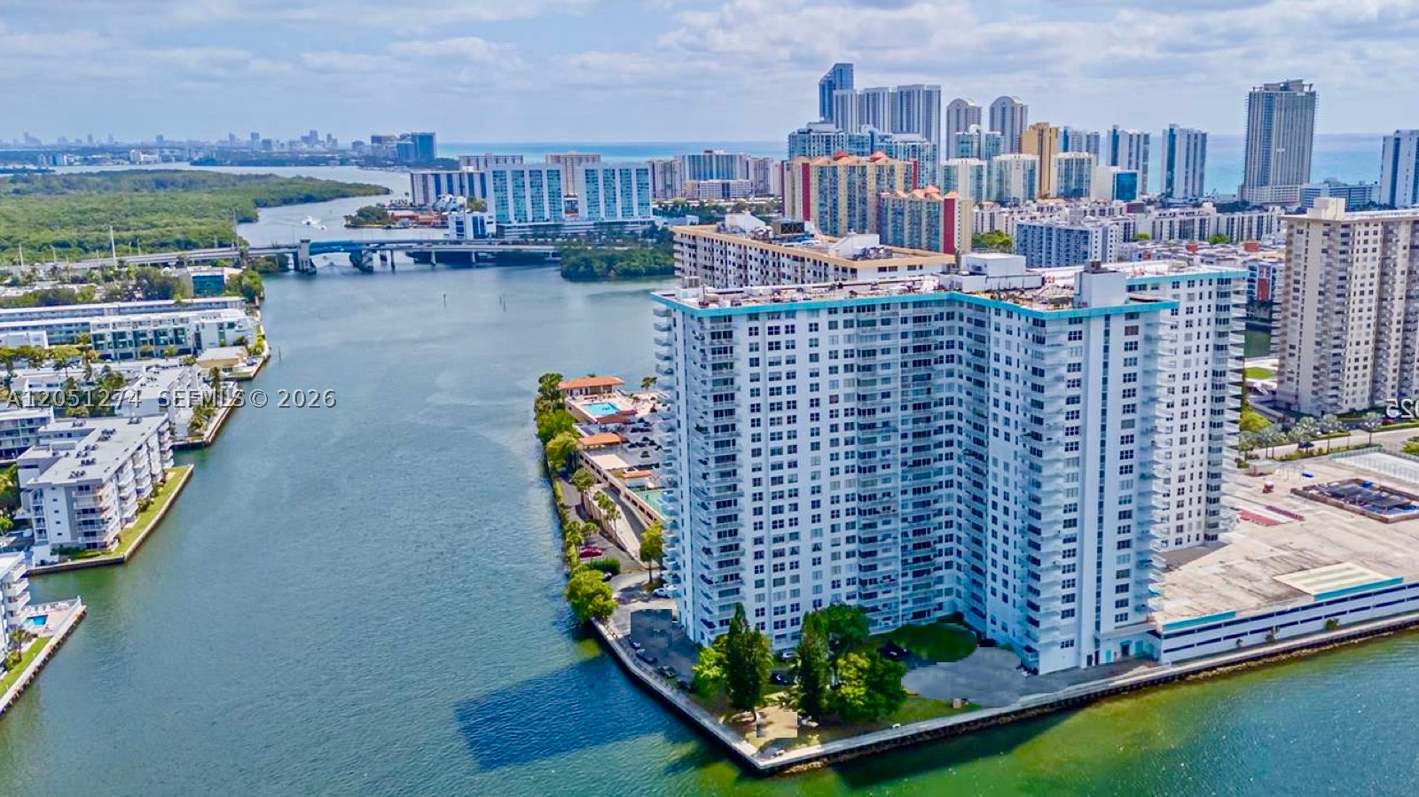 WINSTON TOWERS 500 CONDO - Residential