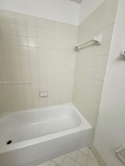 MONTEREY AT MALIBU BAY CO - Residential Lease