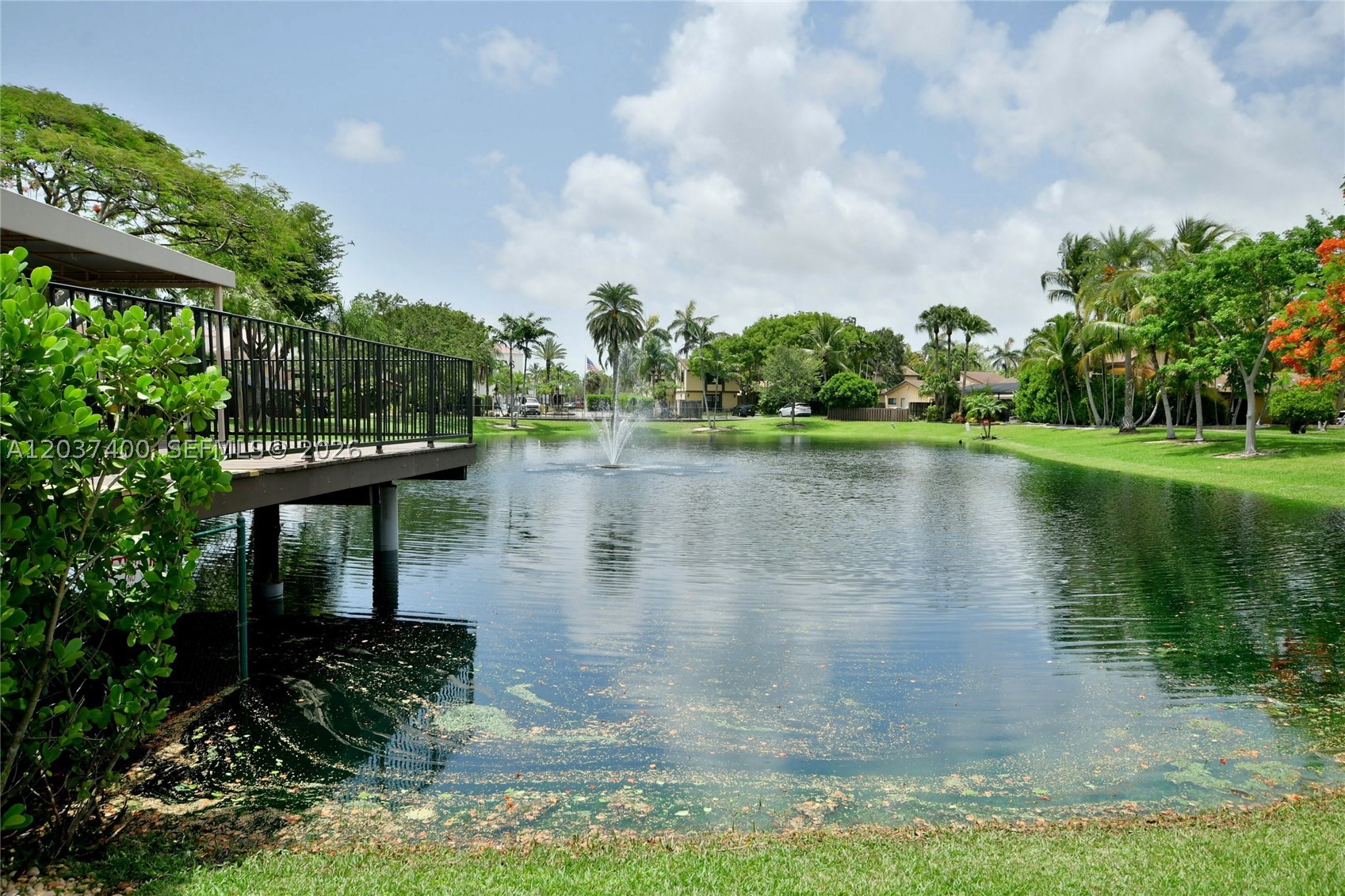 BRIAR LAKE - Residential