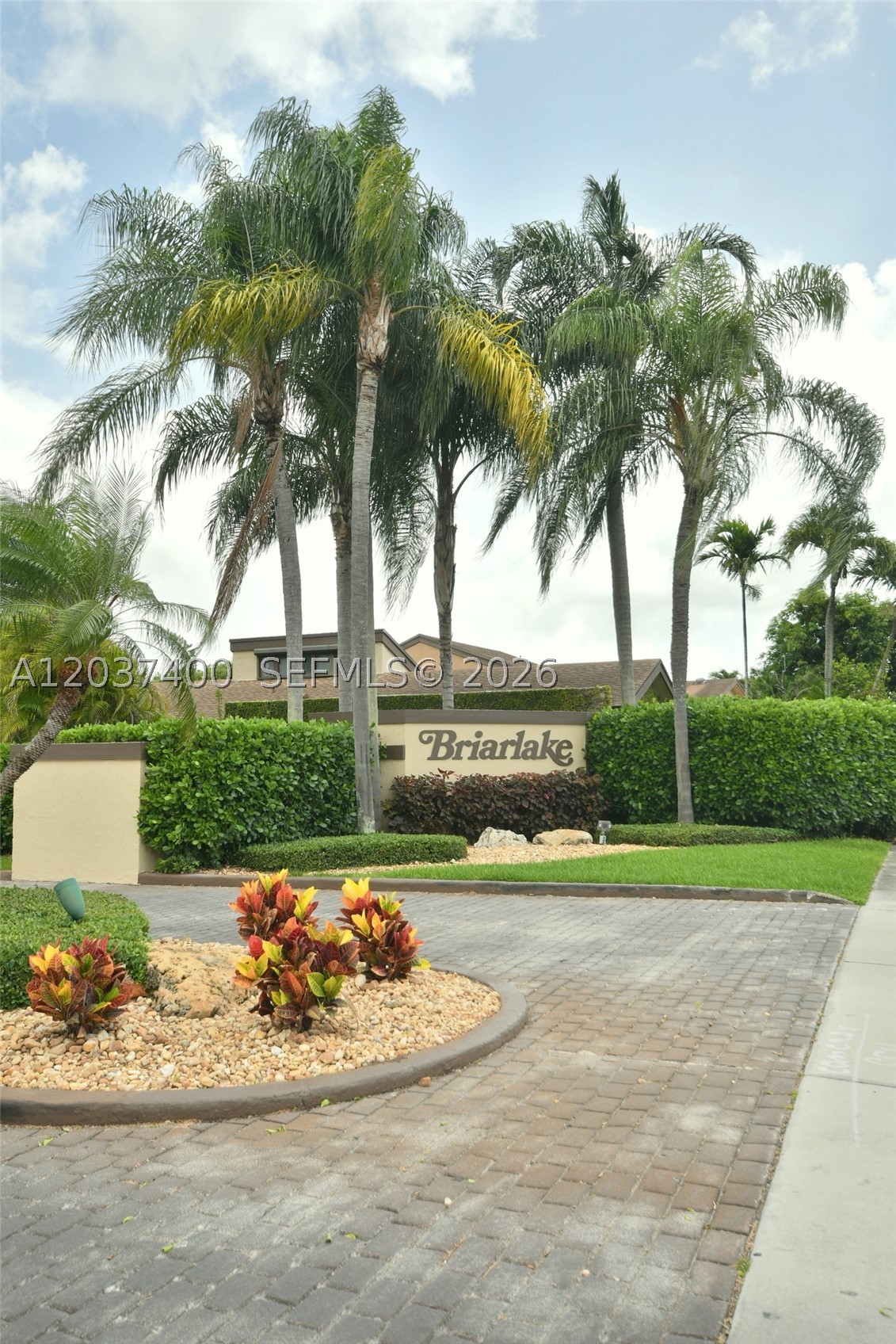 BRIAR LAKE - Residential