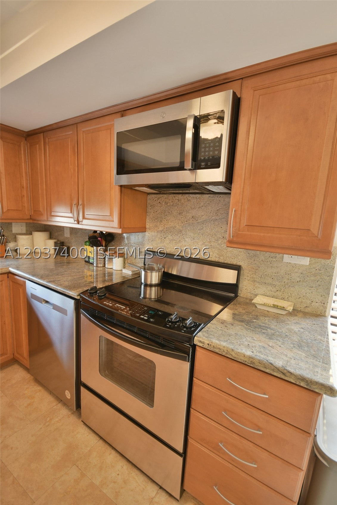 BRIAR LAKE - Residential