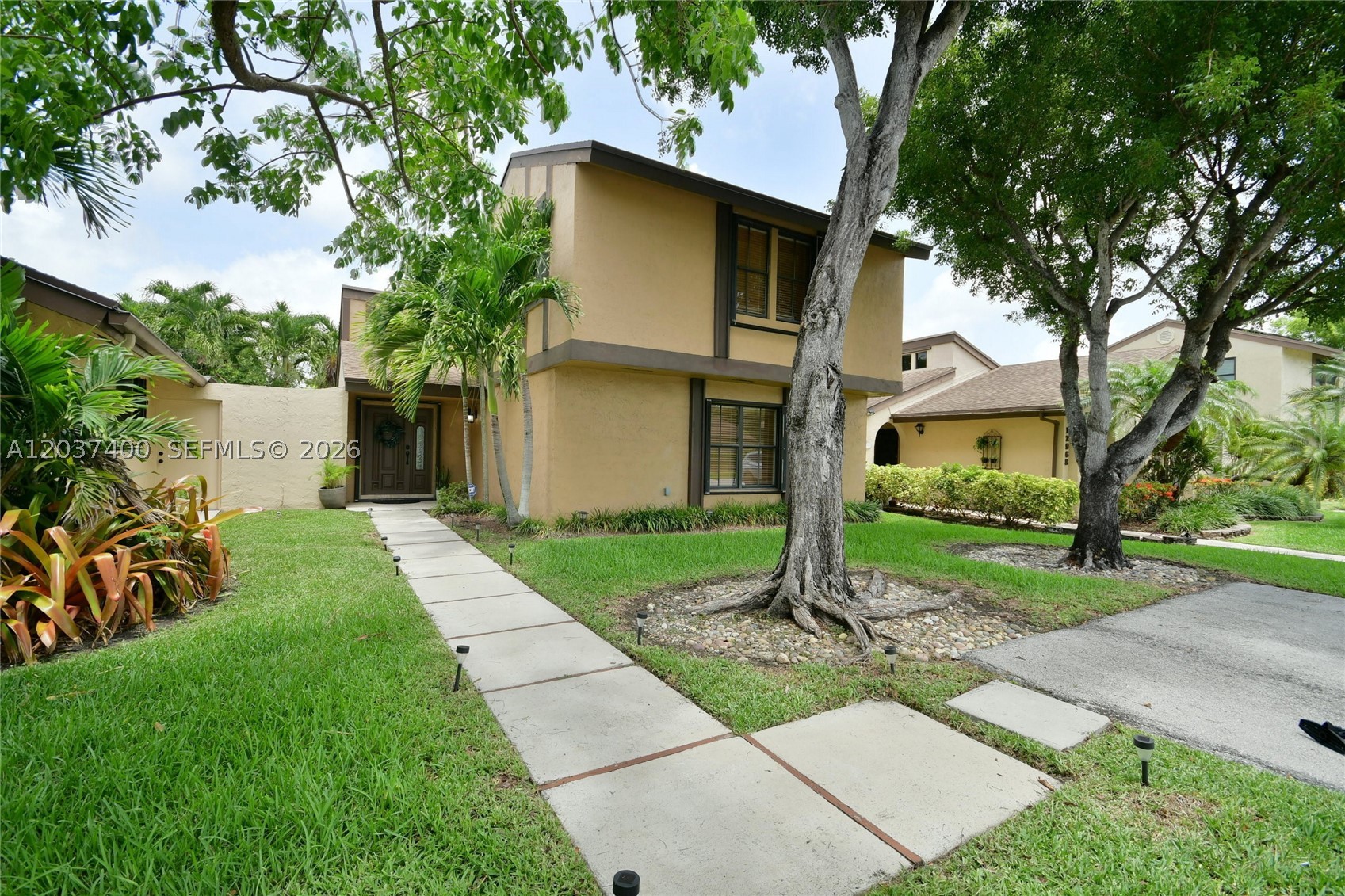 BRIAR LAKE - Residential