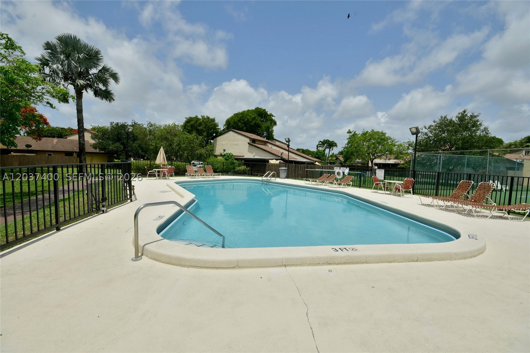 BRIAR LAKE - Residential