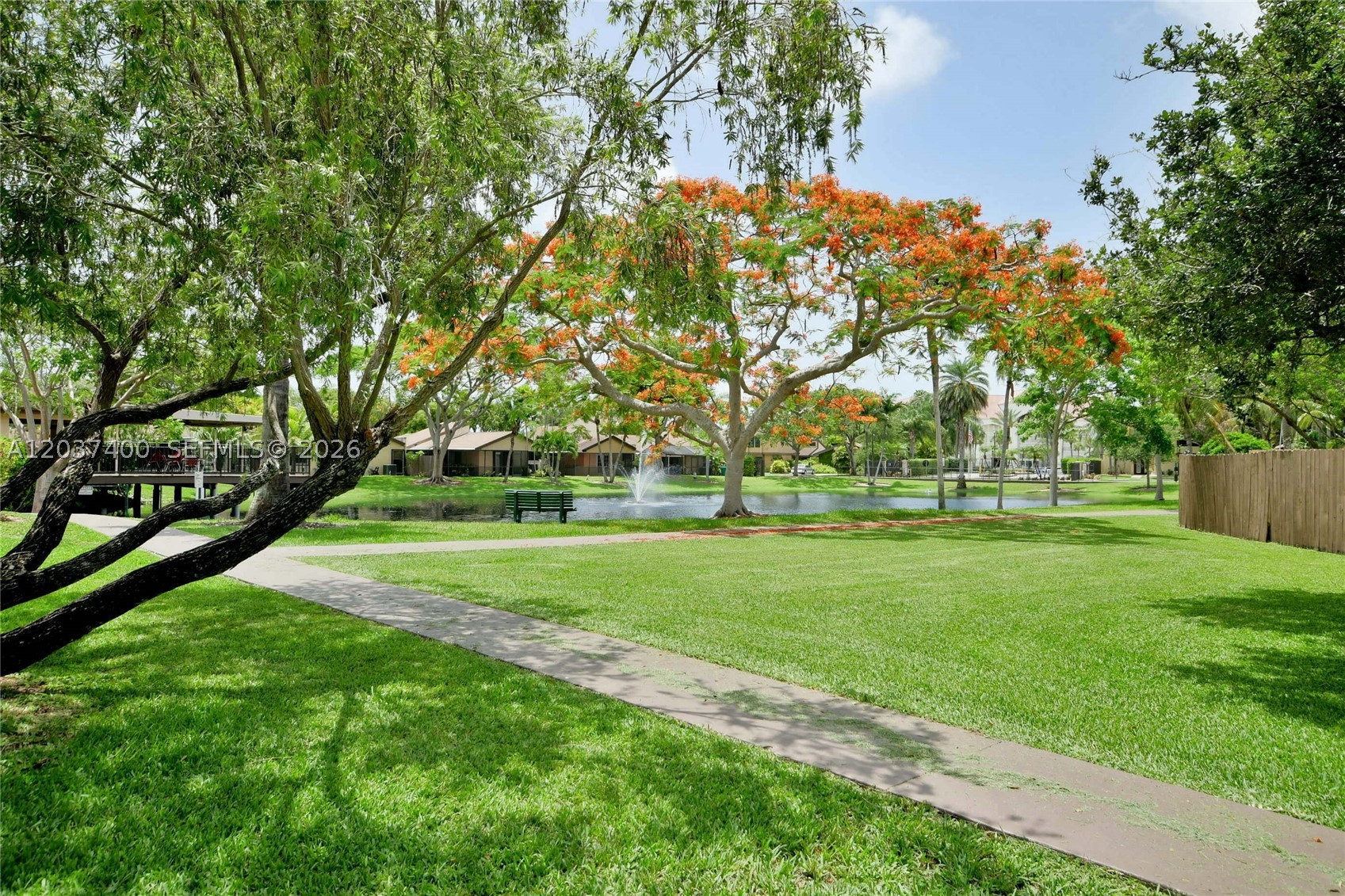 BRIAR LAKE - Residential