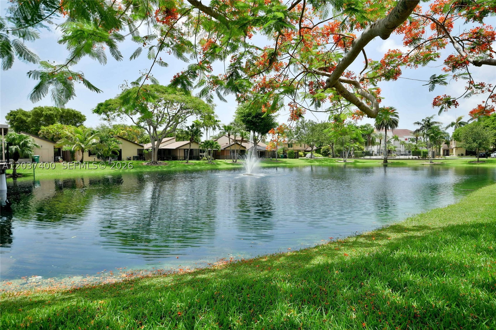 BRIAR LAKE - Residential