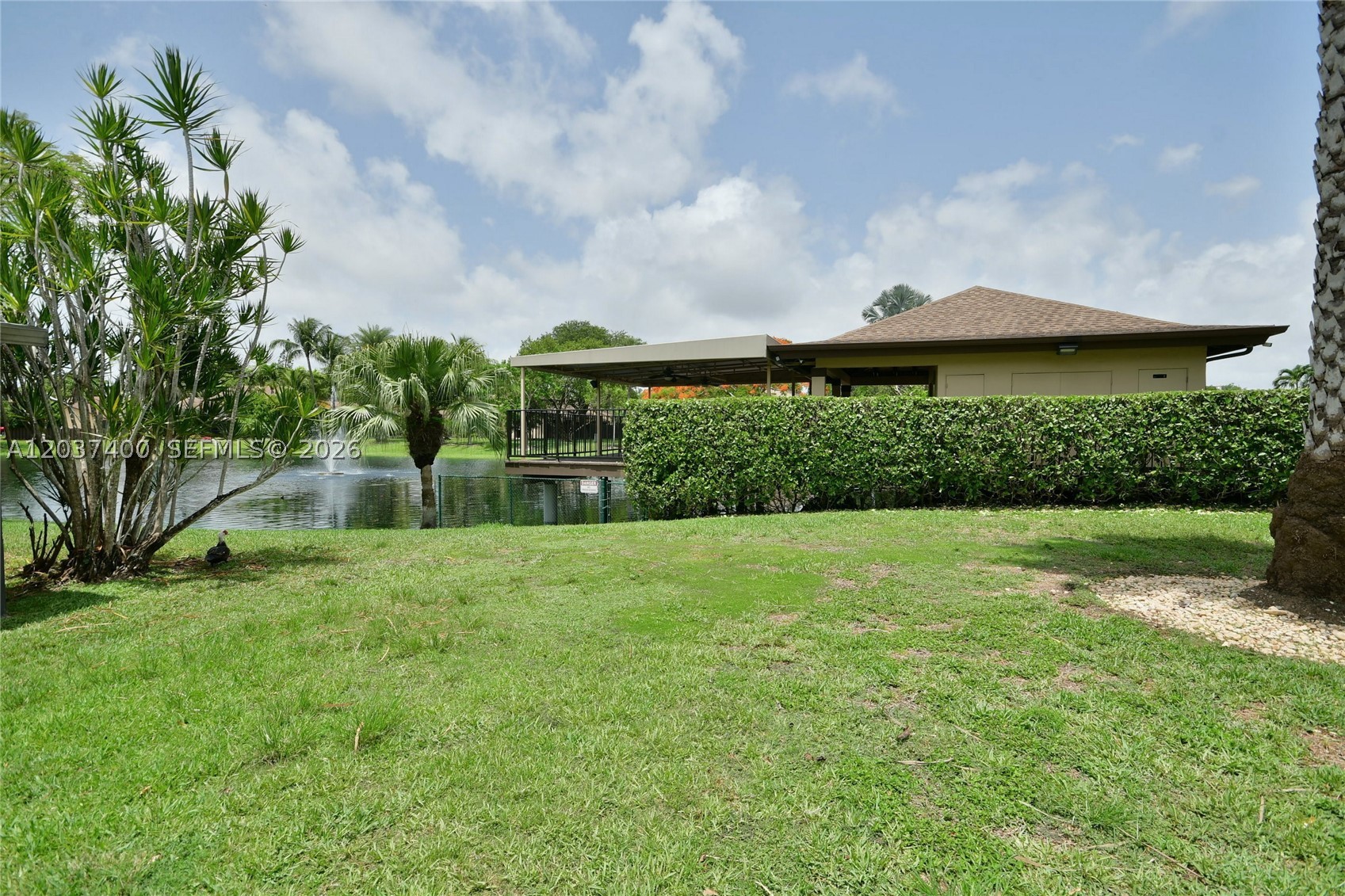 BRIAR LAKE - Residential