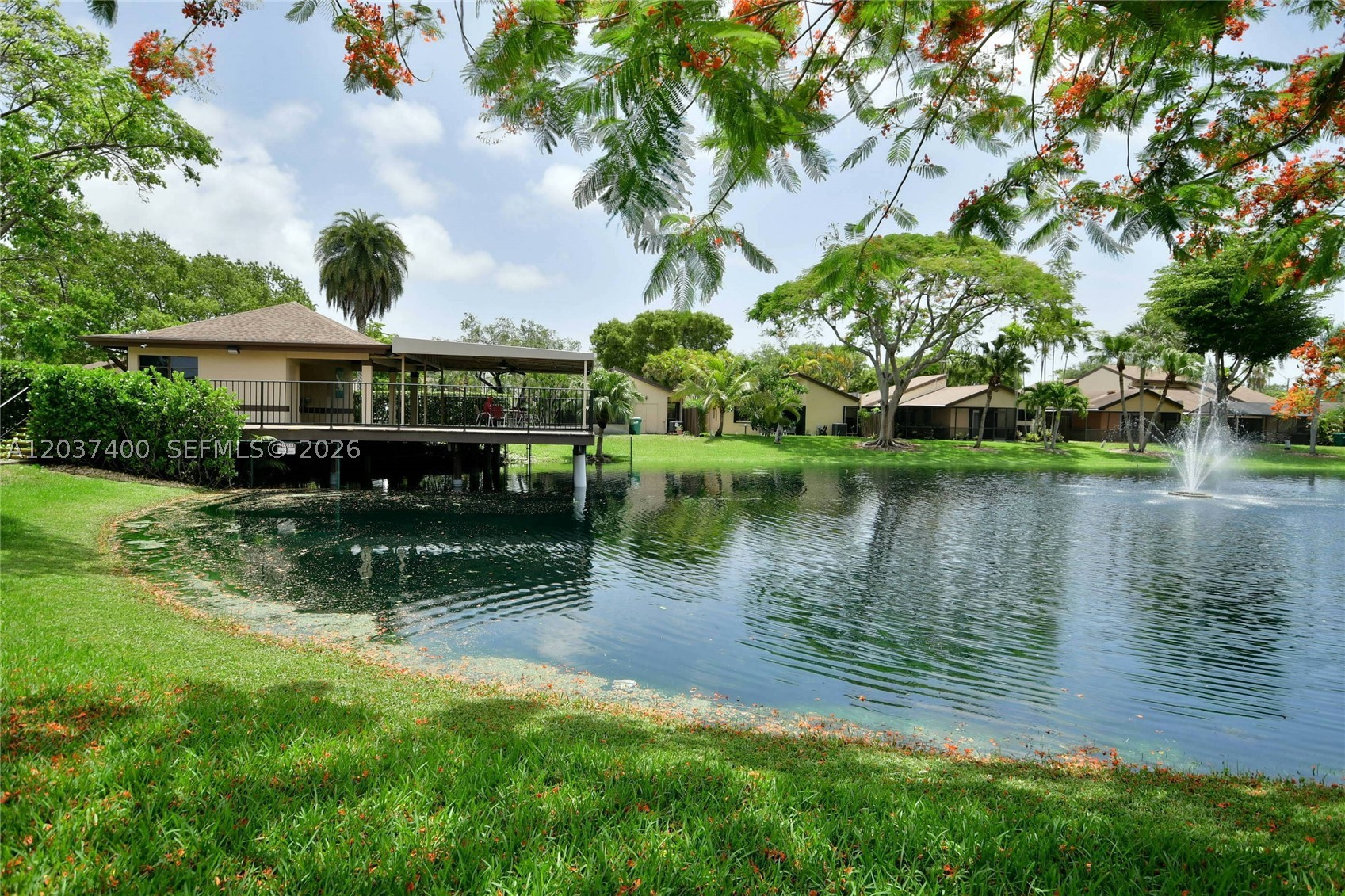 BRIAR LAKE - Residential