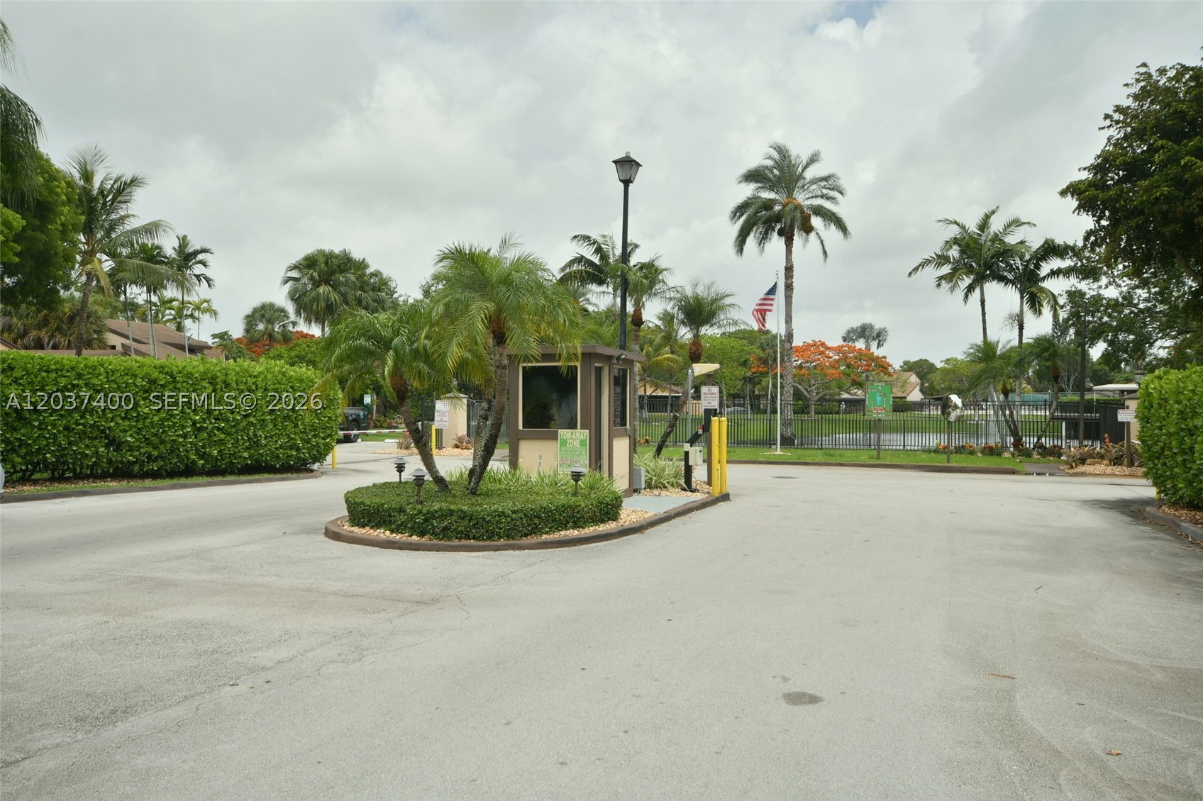 BRIAR LAKE - Residential