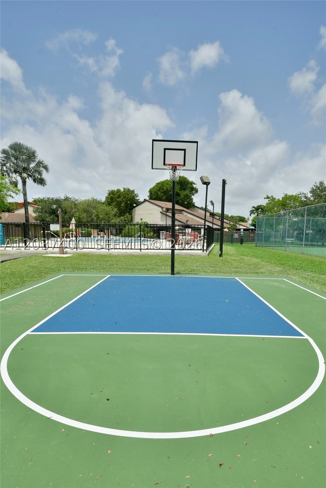 BRIAR LAKE - Residential