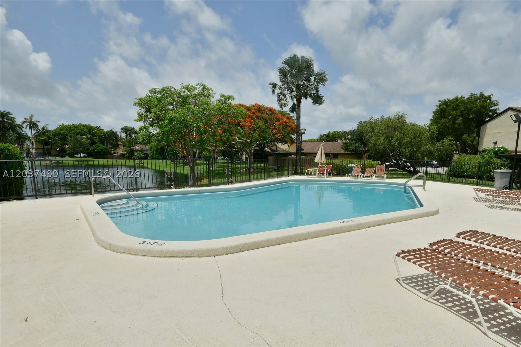 BRIAR LAKE - Residential