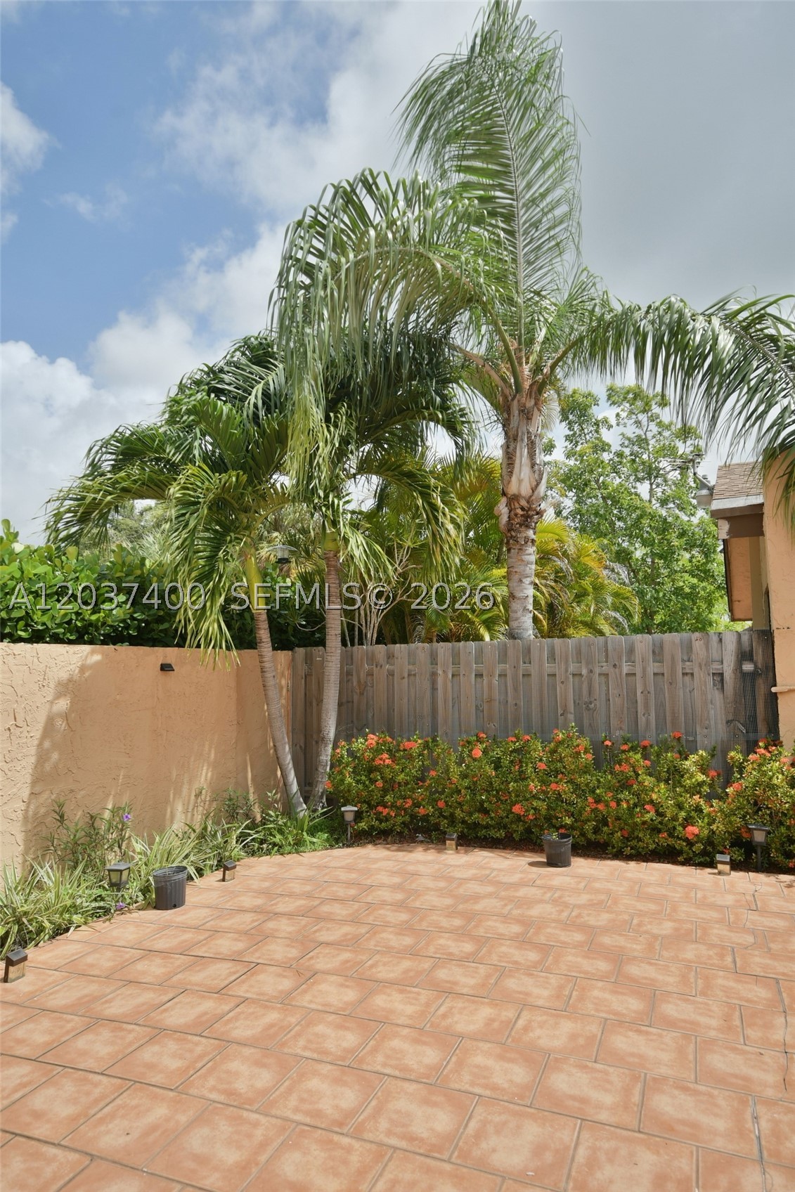 BRIAR LAKE - Residential