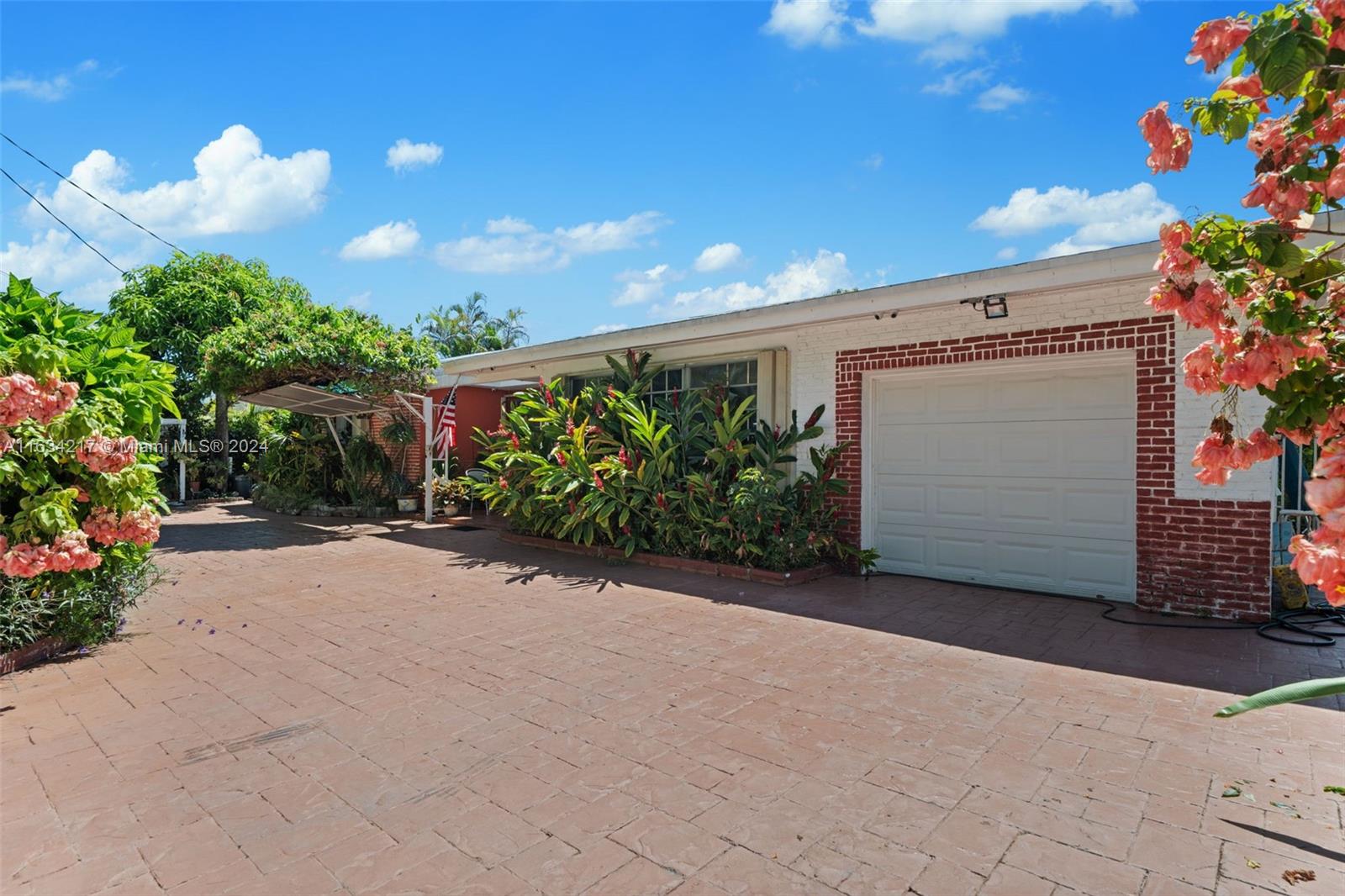 LAKE CATALINA - Residential