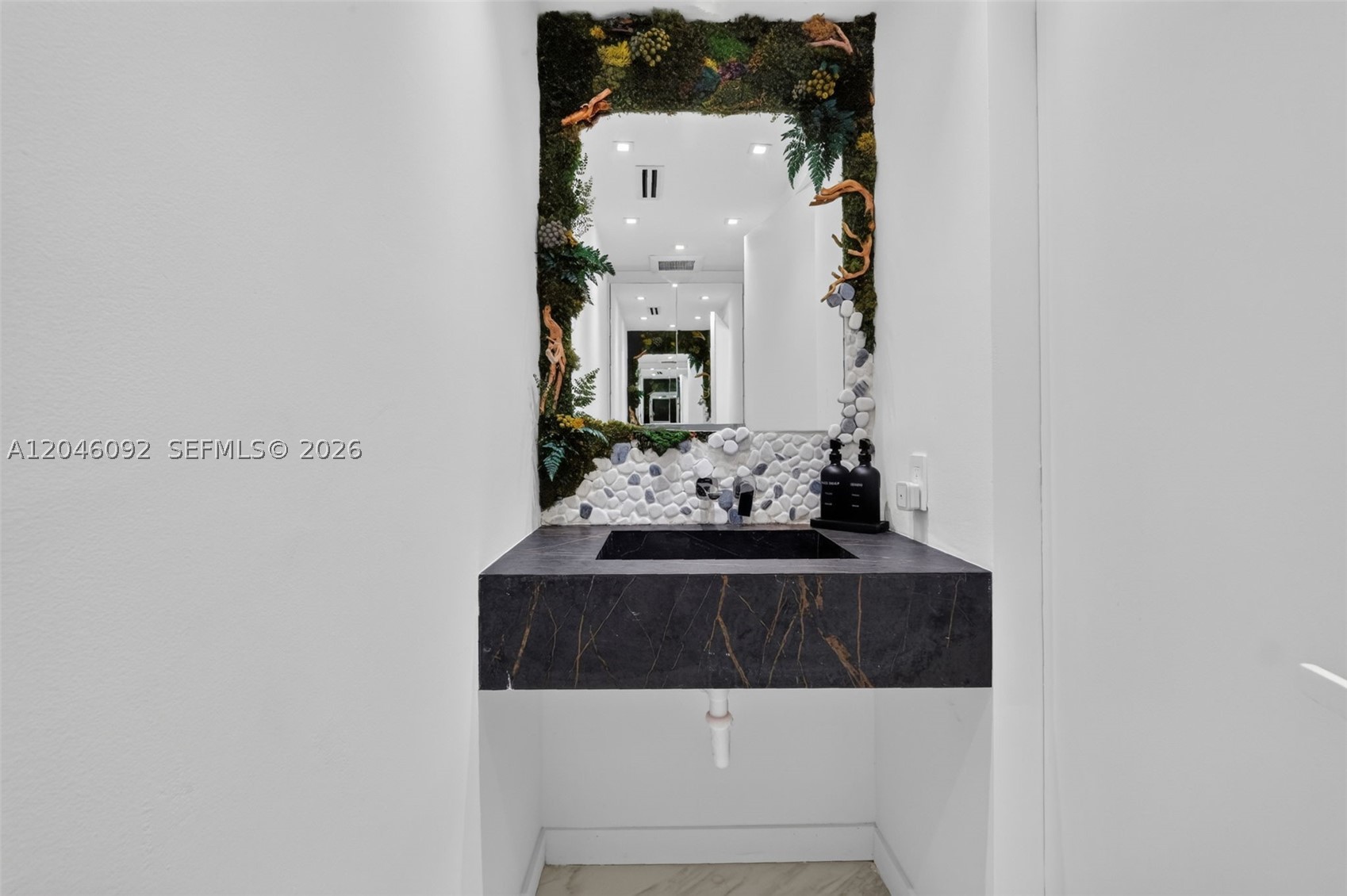 RONEY PALACE CONDO - Residential