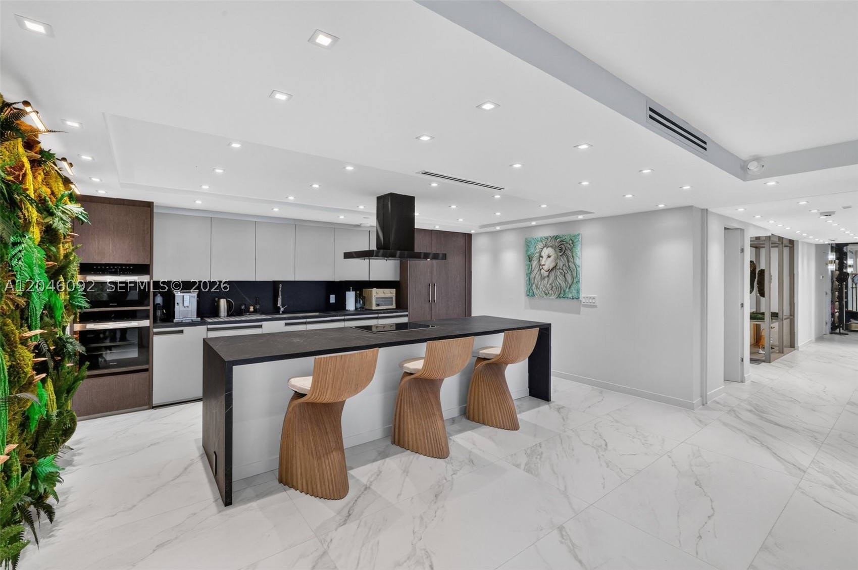 RONEY PALACE CONDO - Residential