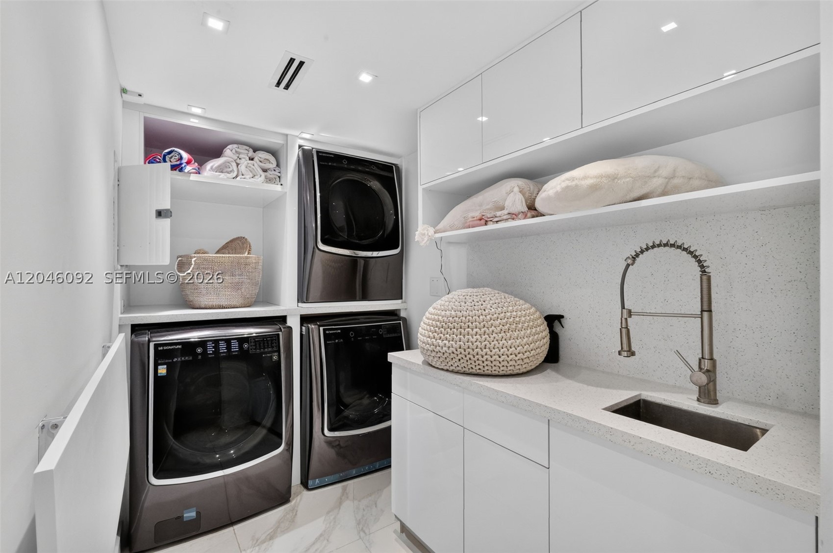 RONEY PALACE CONDO - Residential